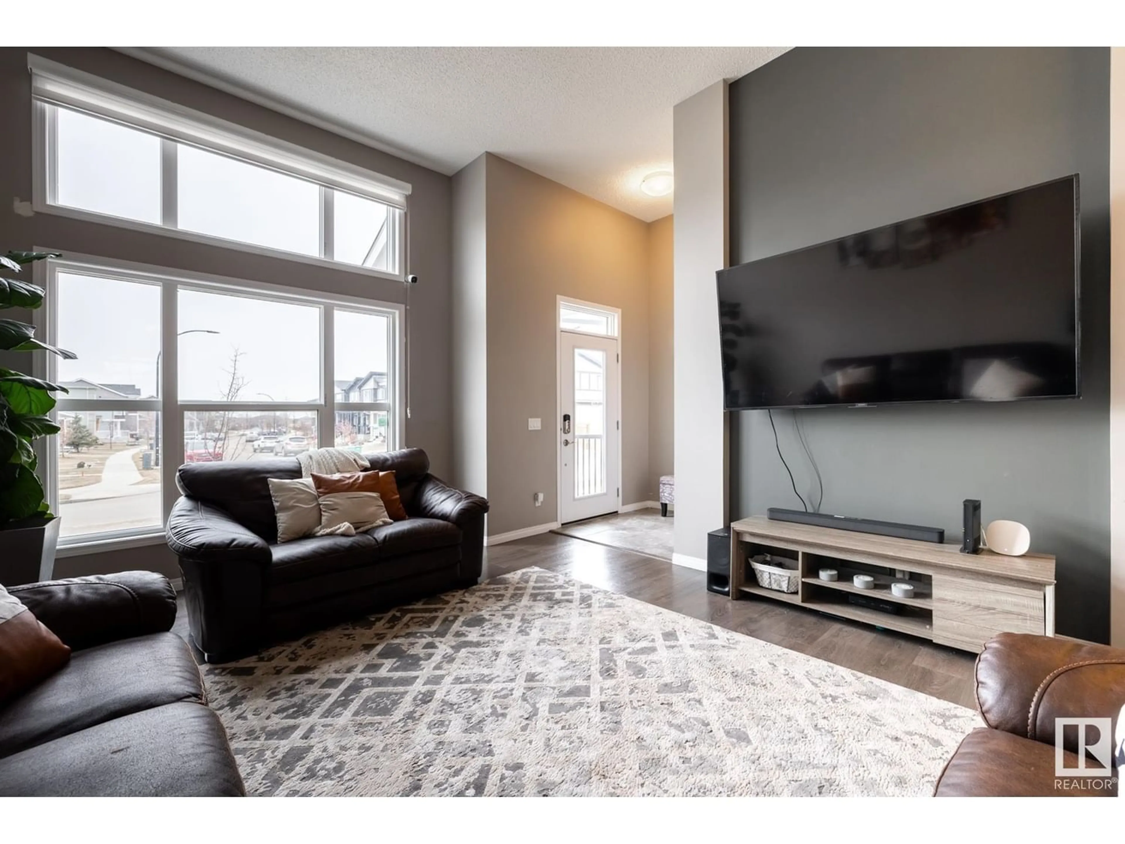 Living room for 703 36 ST SW, Edmonton Alberta T6X2G5
