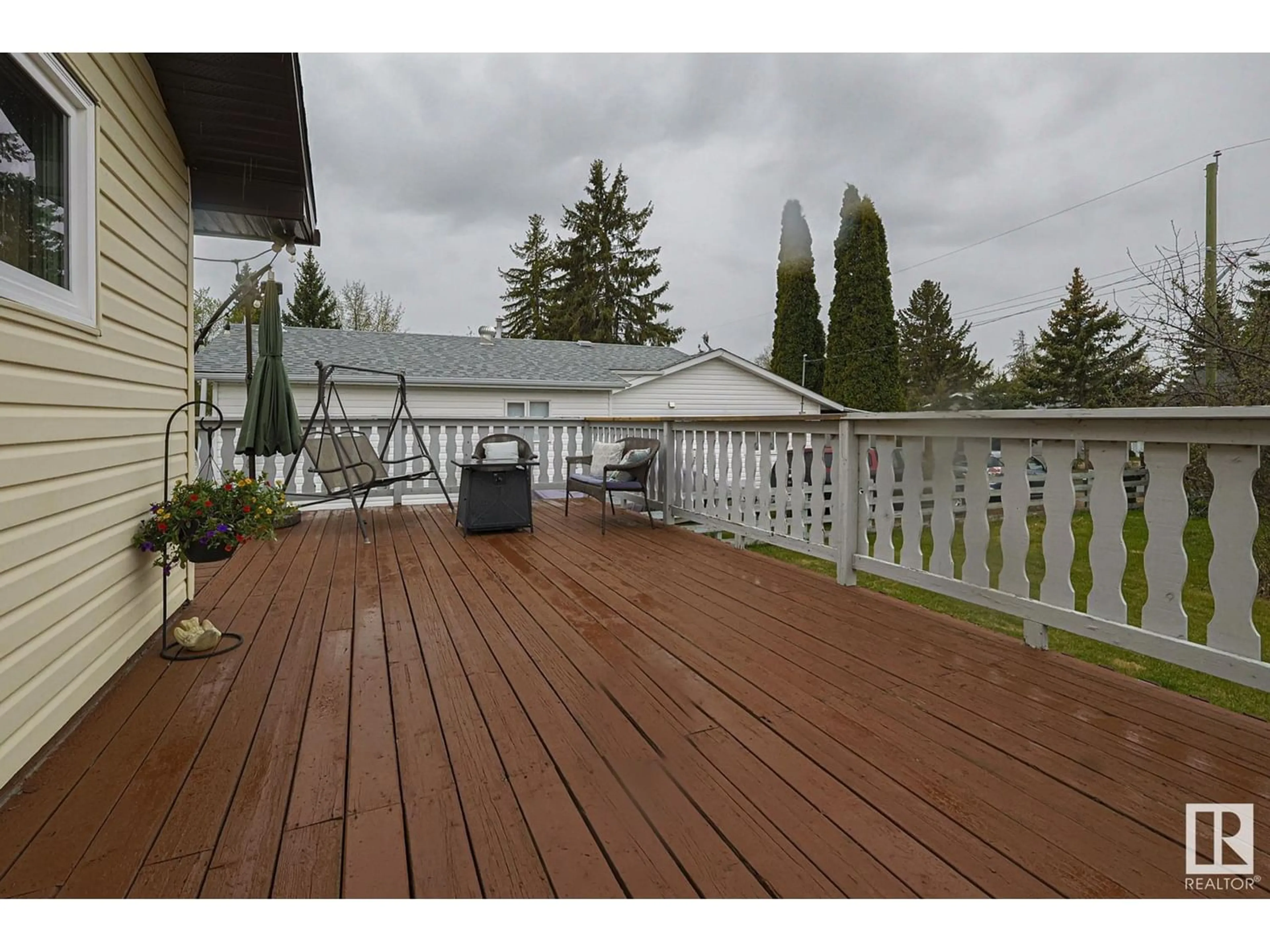 Patio for 404 4 ST, Rural Lac Ste. Anne County Alberta T0E1A0