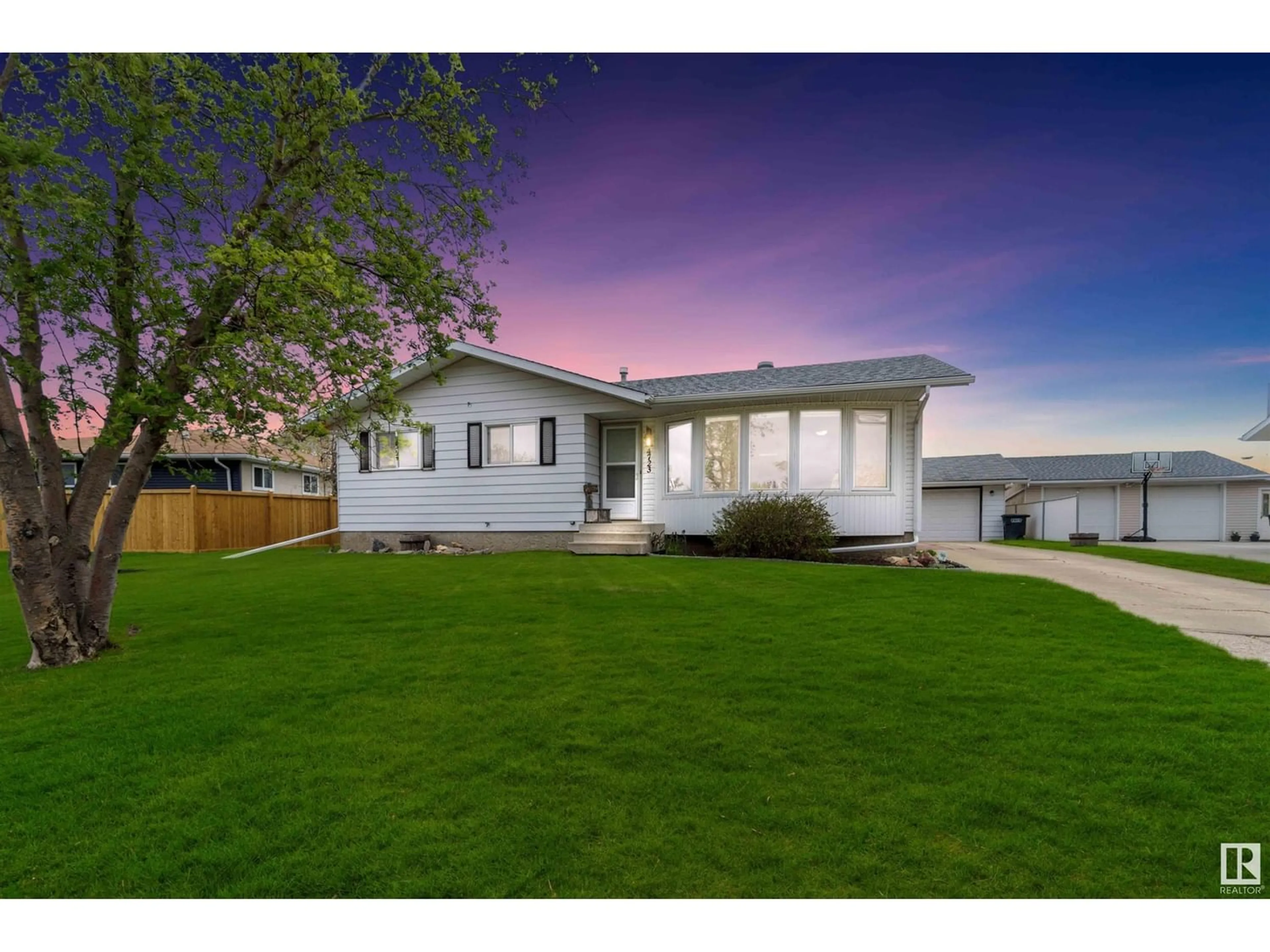 Frontside or backside of a home for 4723 47 st, Gibbons Alberta T0A1N0