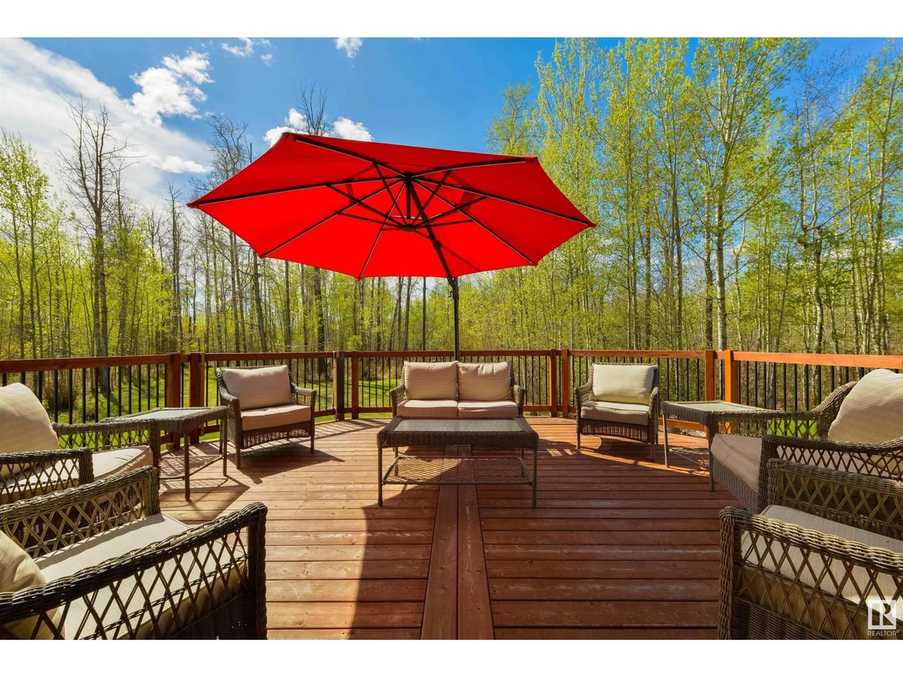 Patio for 51123 RGE RD 261, Rural Parkland County Alberta T7Y1B2