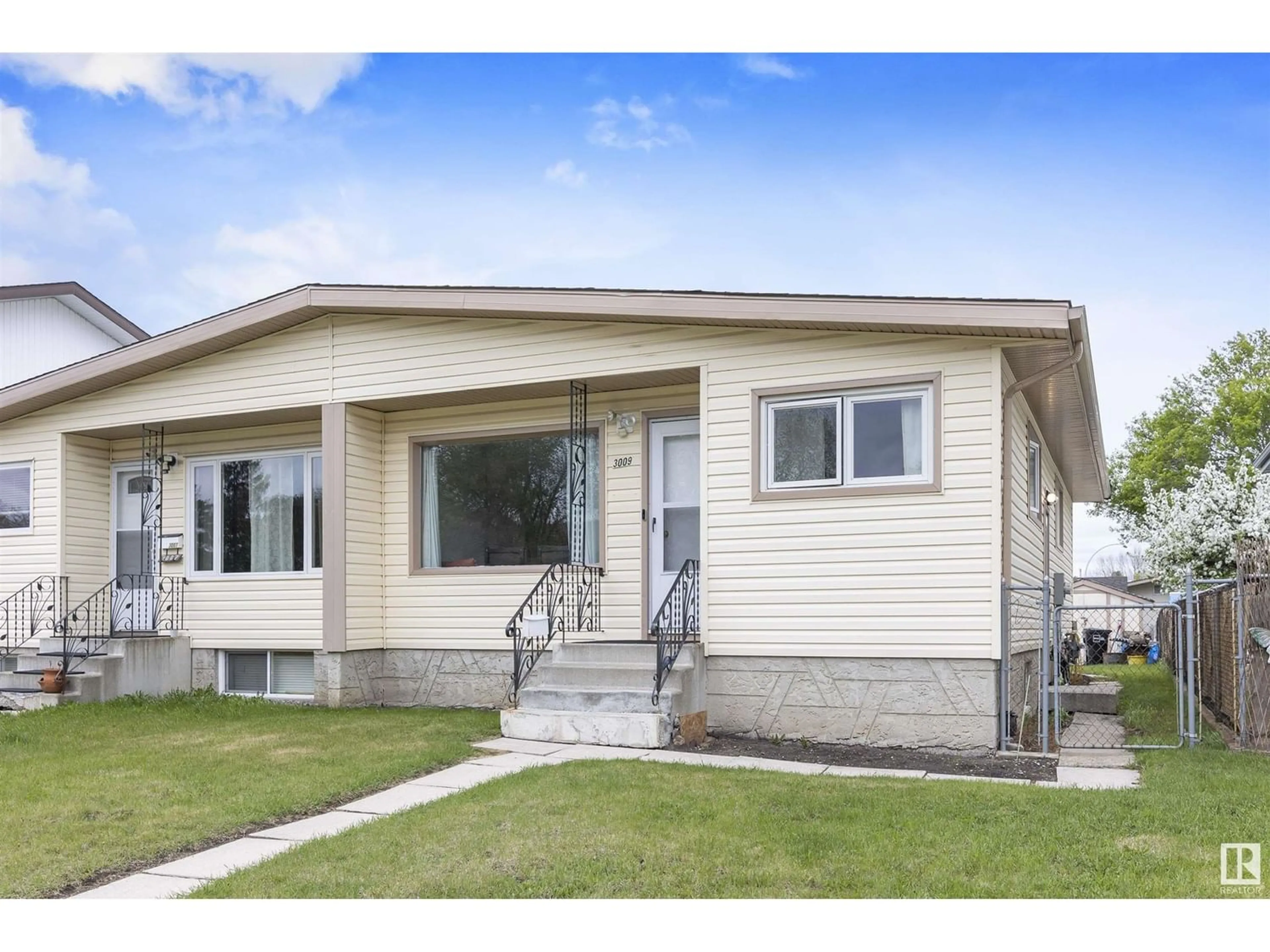 A pic from exterior of the house or condo for 3009 113 AV NW, Edmonton Alberta T5W0P3
