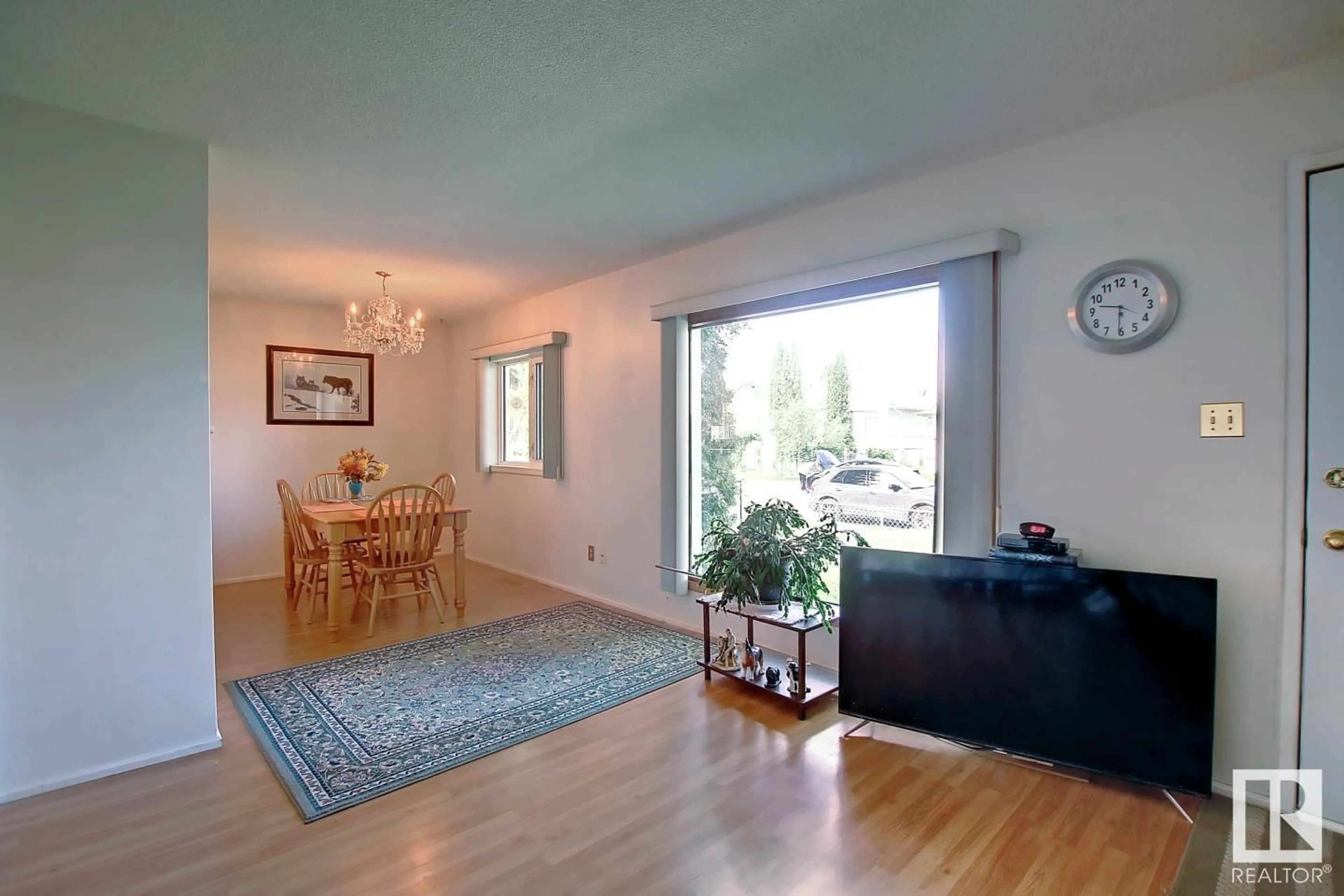 A pic of a room for 12011 77 ST NW, Edmonton Alberta T5B2G6