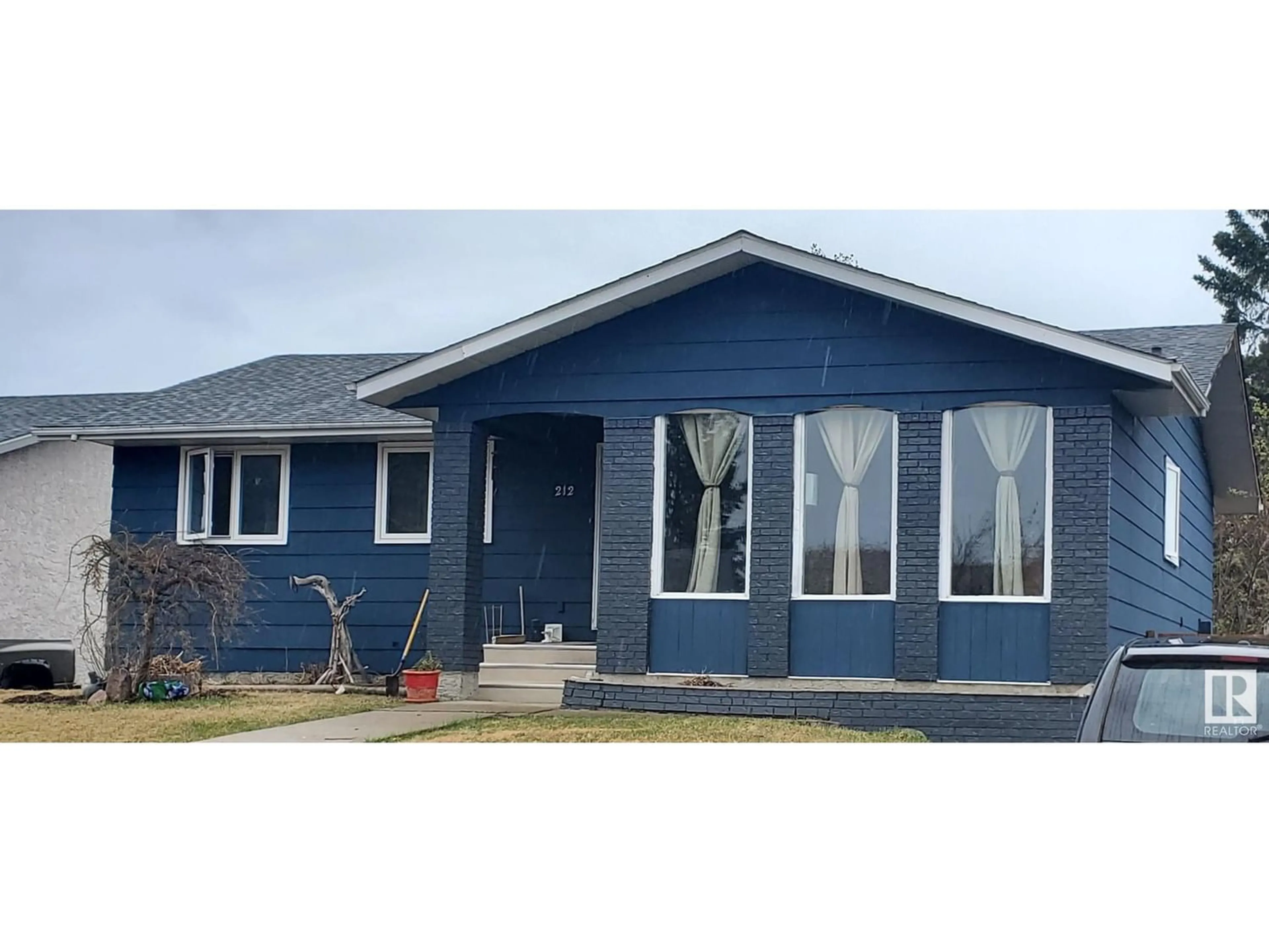 Home with vinyl exterior material for 212 20A ST, Cold Lake Alberta T9M1G3