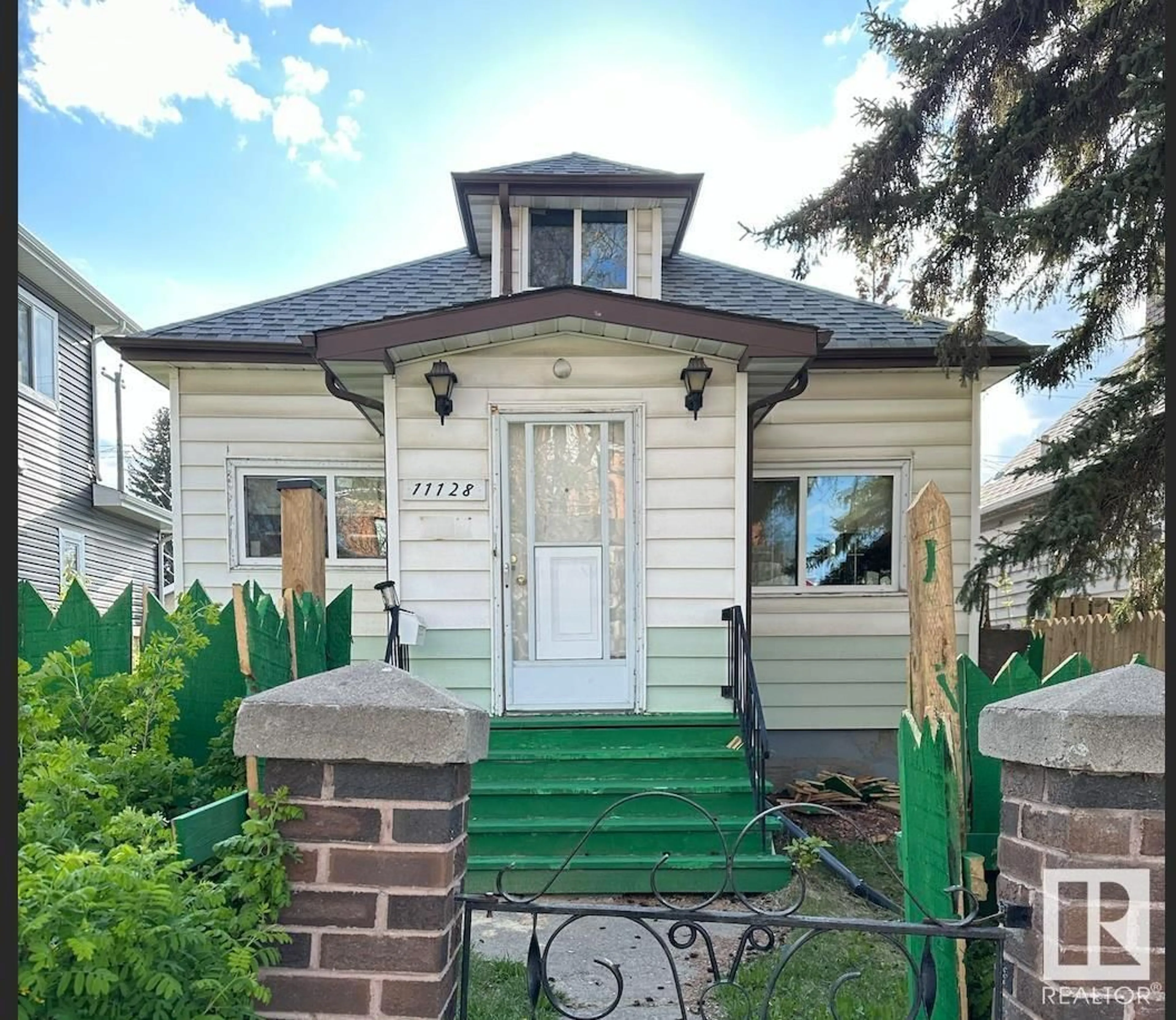 Frontside or backside of a home for 11128 95A ST NW, Edmonton Alberta T5G1N7