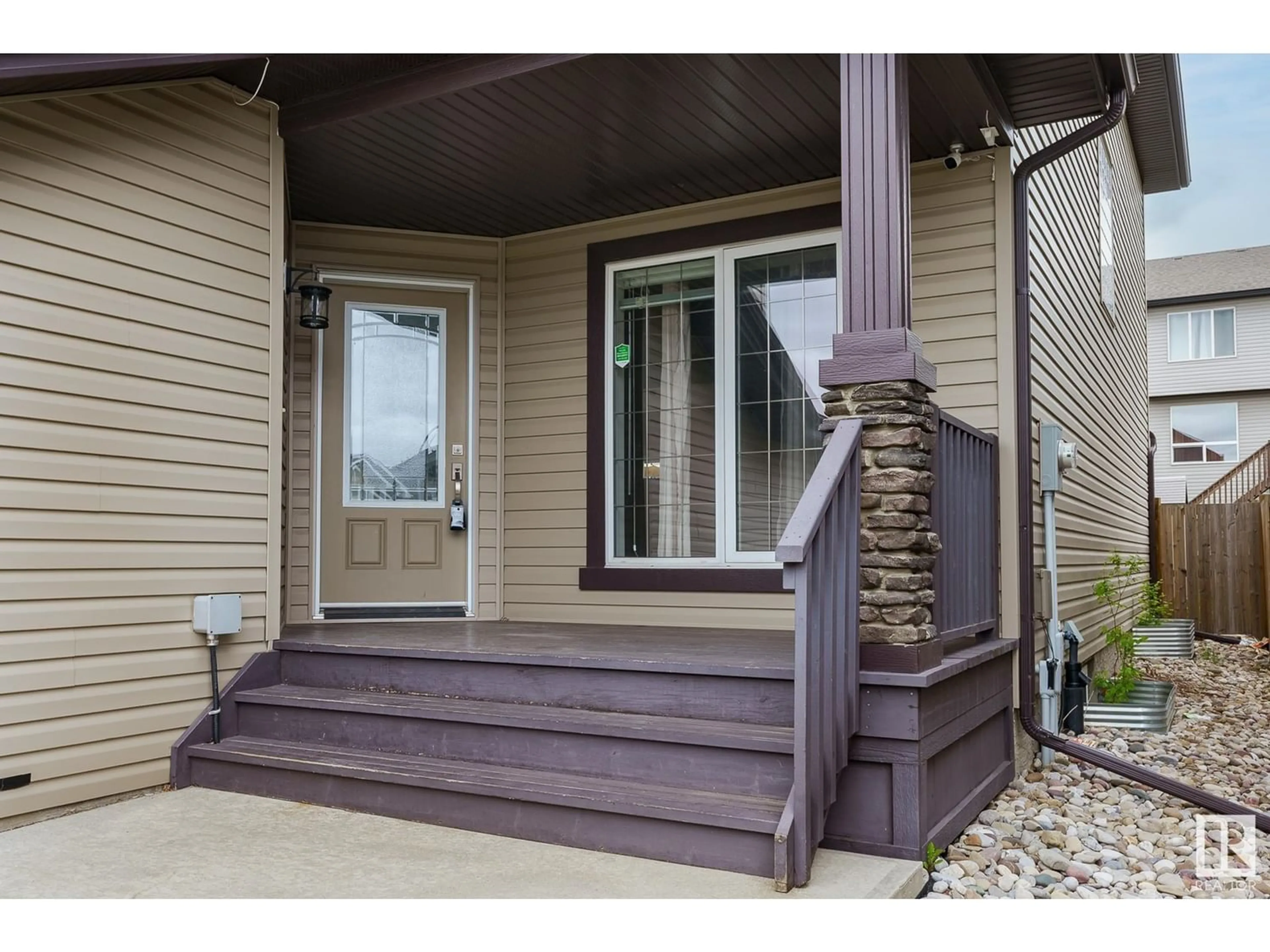 Indoor entryway for 130 Campbell DR, Sherwood Park Alberta T8H0L4