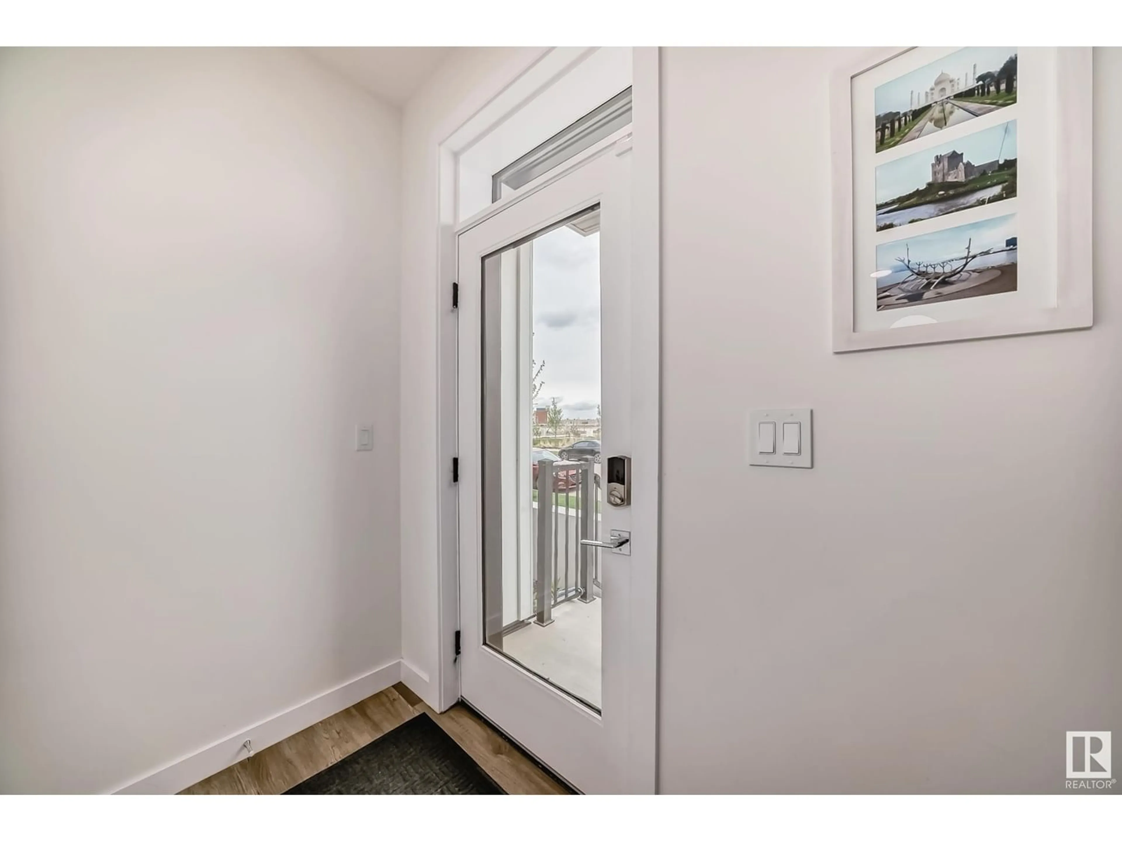 Indoor entryway for 2770 BLATCHFORD RD NW, Edmonton Alberta T5G2W6