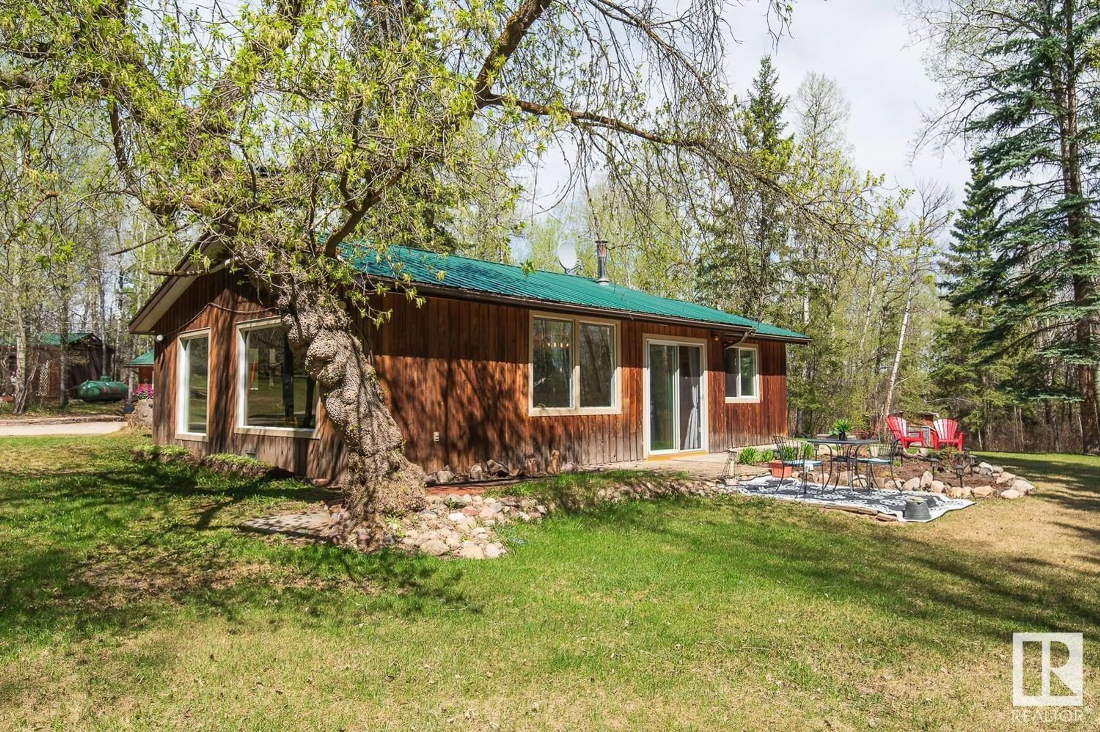 Cottage for 52309 RGE RD 22, Rural Parkland County Alberta T7Y2J2
