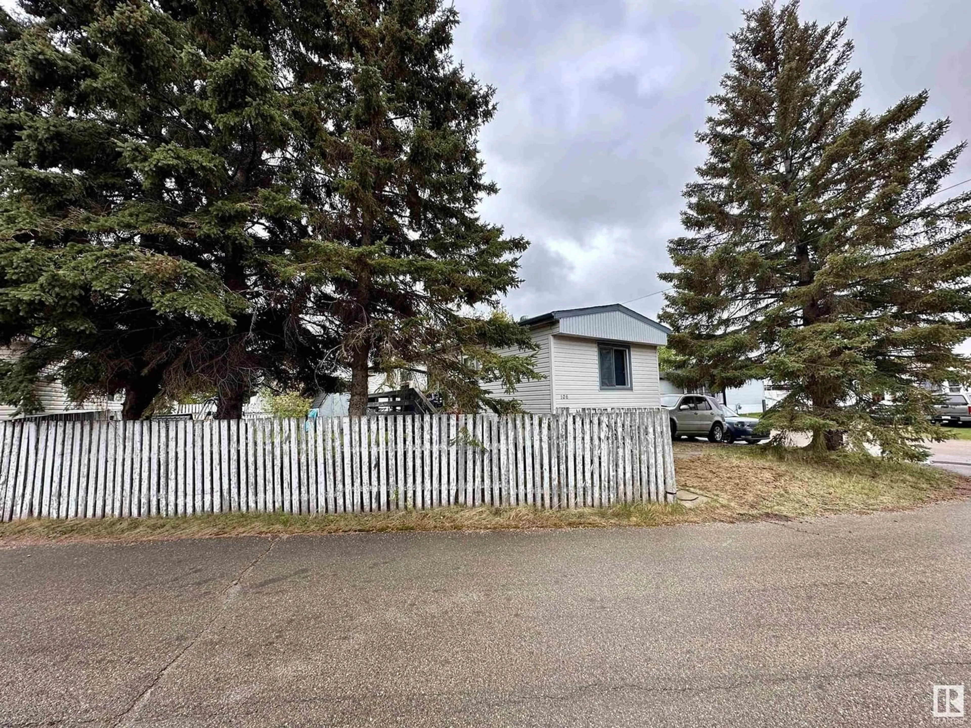 Fenced yard for #106 305 Calahoo RD, Spruce Grove Alberta T7X3K7