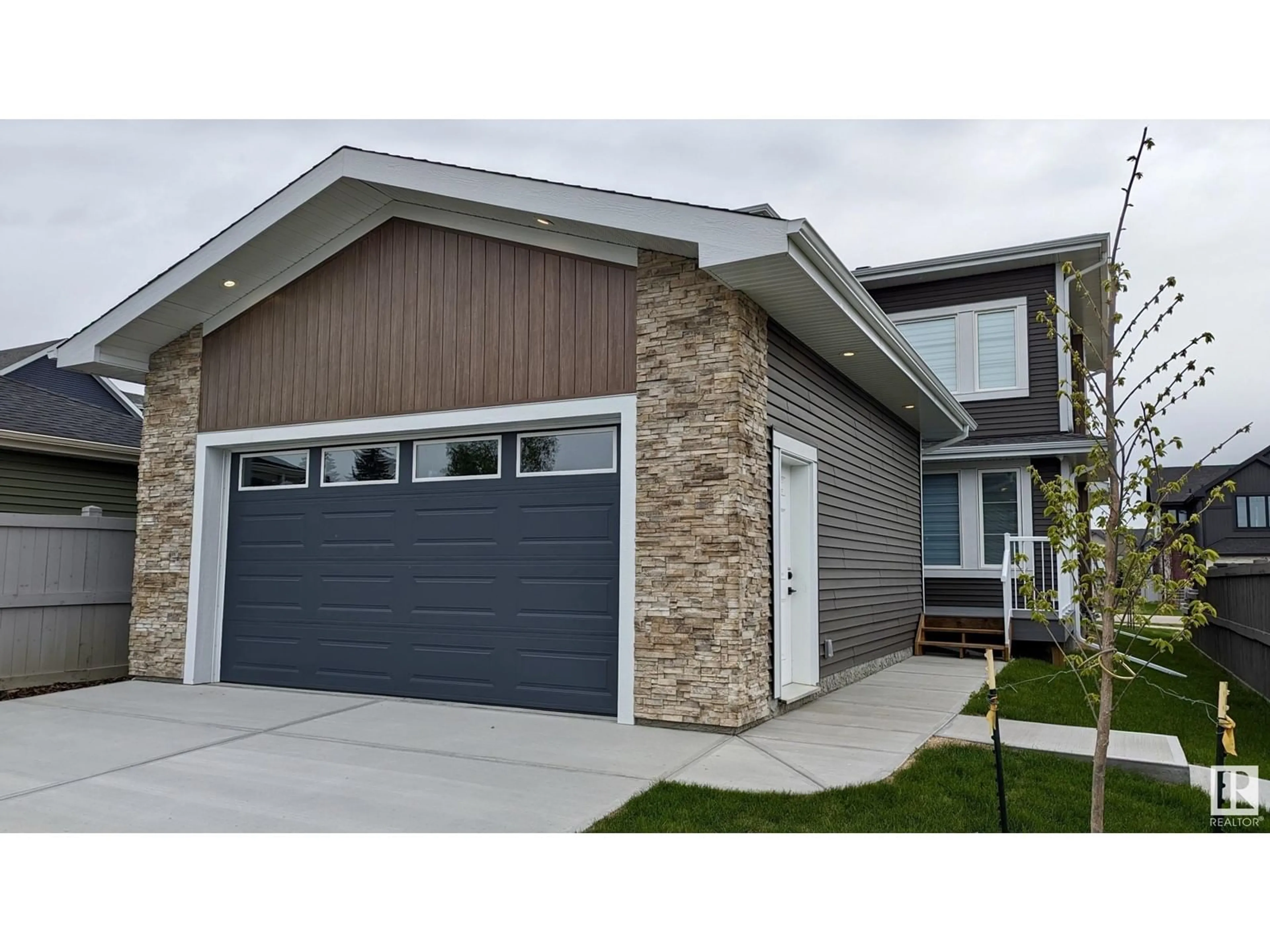 Home with vinyl exterior material for 6020 Naden LD NW, Edmonton Alberta T5E6X6