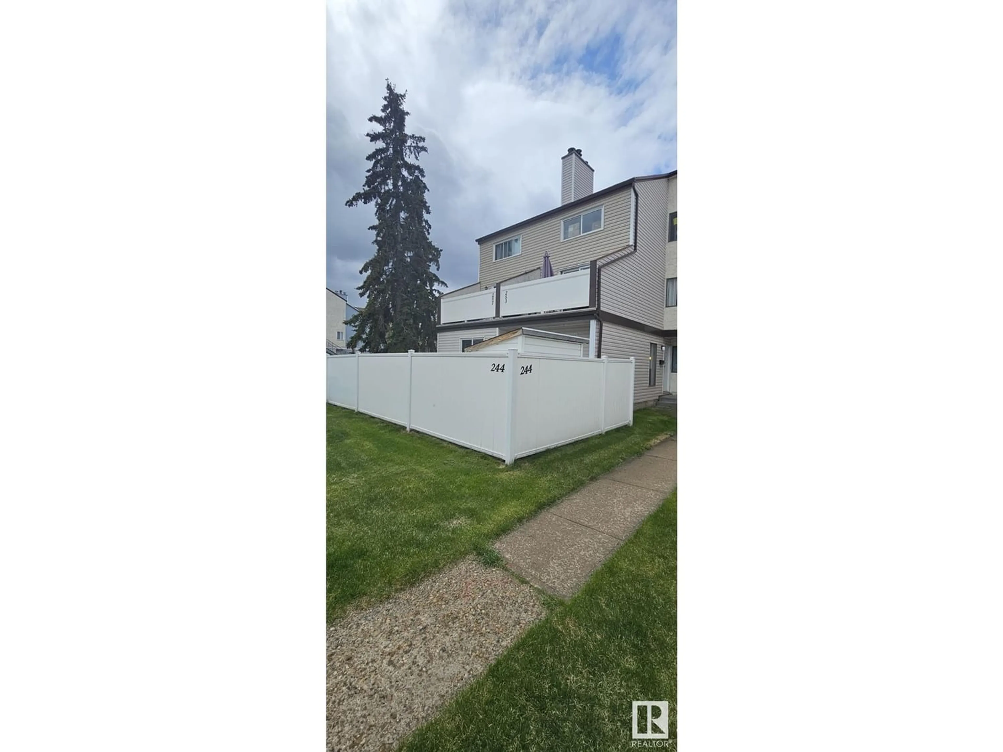 A pic from exterior of the house or condo for 244 LANCASTER TC NW, Edmonton Alberta T5X5T4