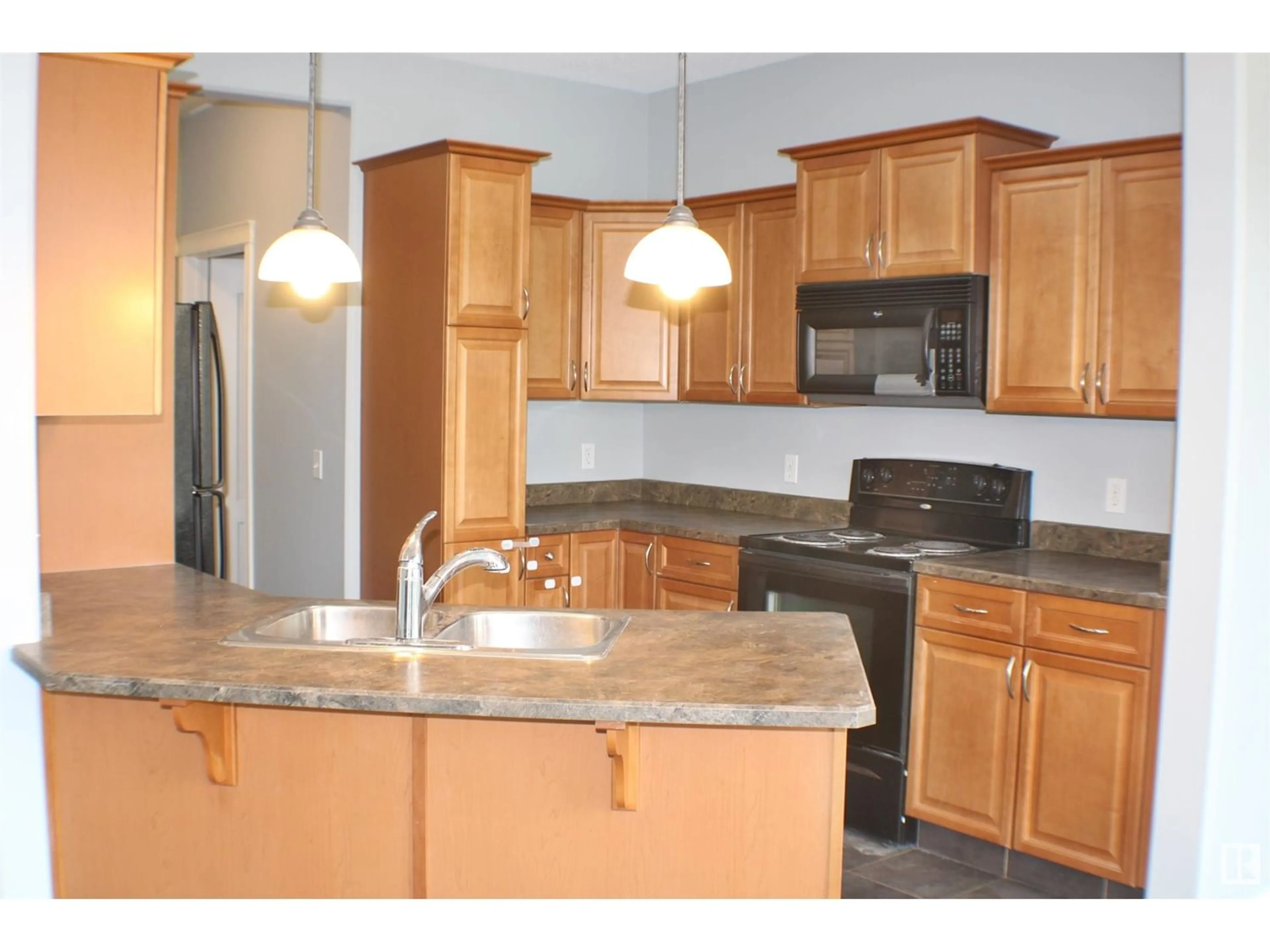 Standard kitchen for 112 WESTERRA BV, Stony Plain Alberta T7Z2Z7