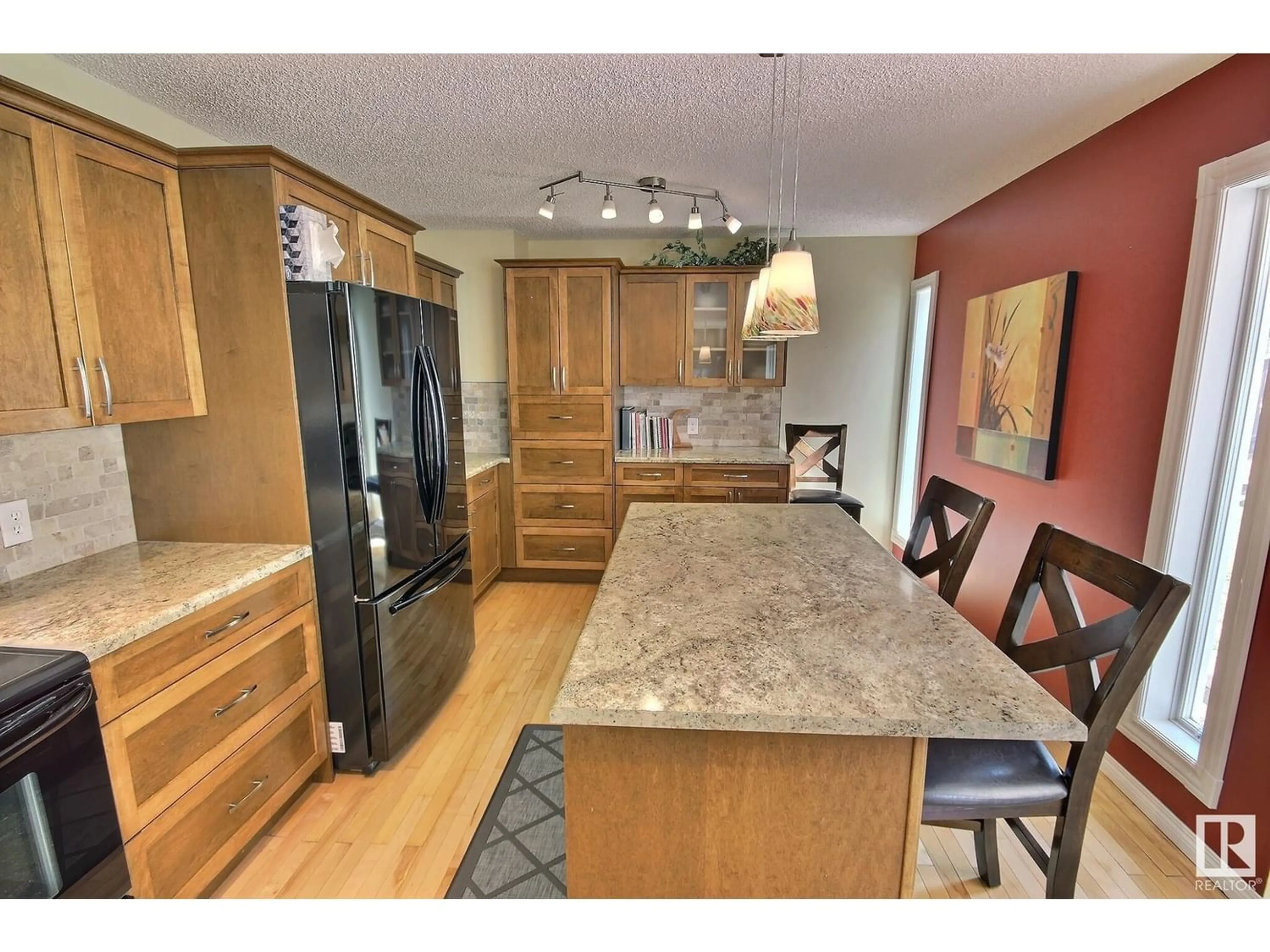 Kitchen for 18907 80 AV NW, Edmonton Alberta T5T5B7