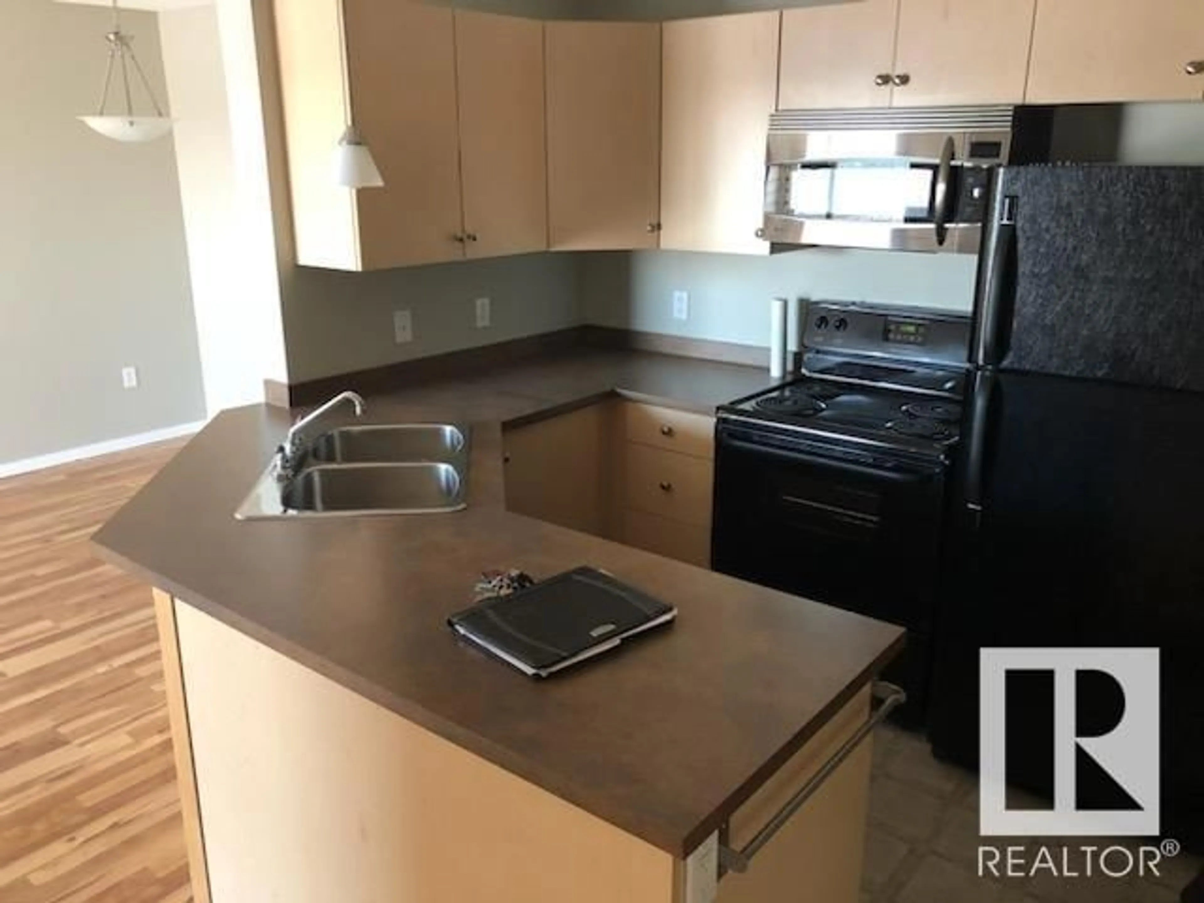 Standard kitchen for #419 4309 33 ST, Stony Plain Alberta T7Z0C4