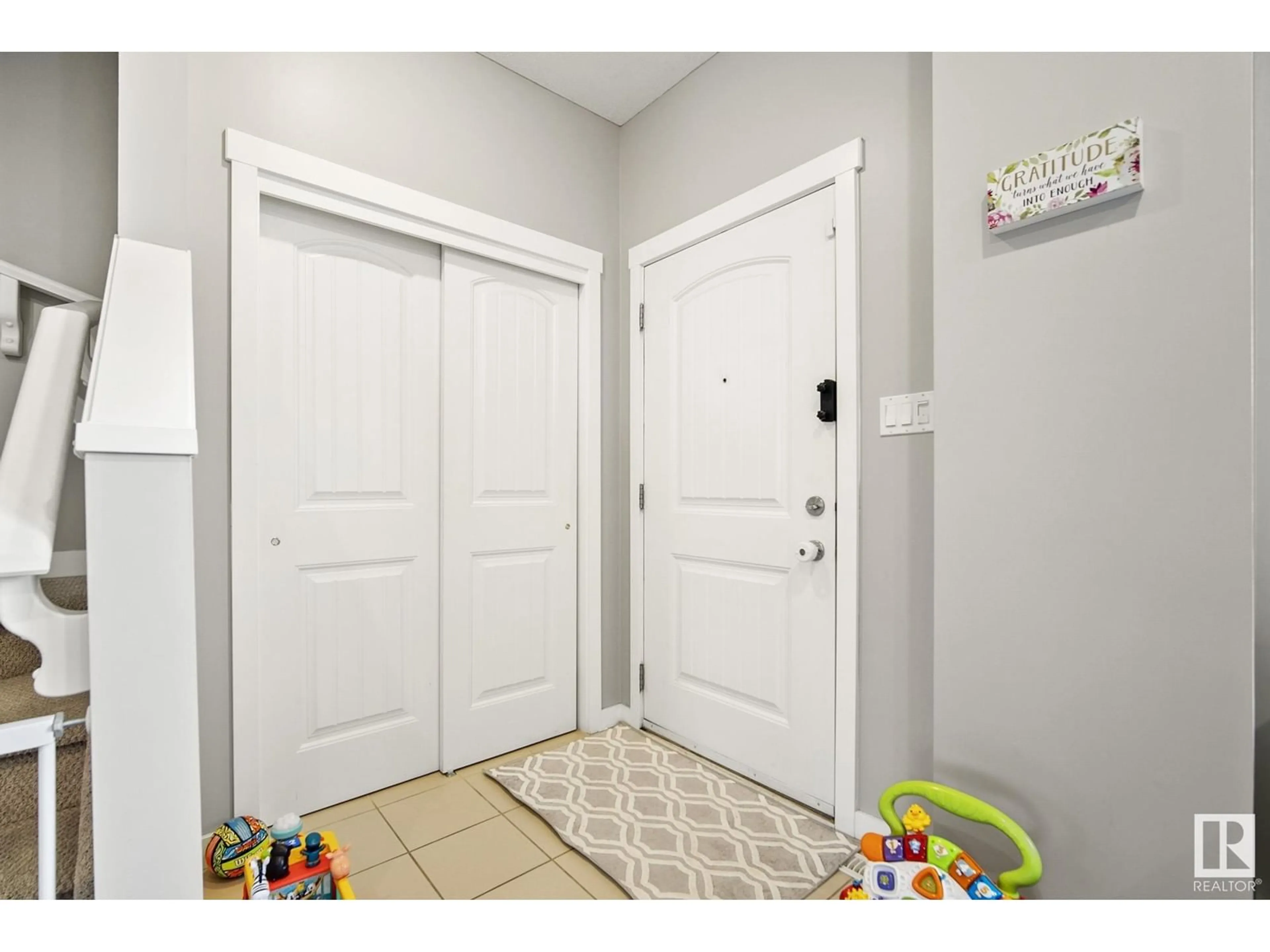 Indoor entryway for 16907 82 ST NW, Edmonton Alberta T5Z0H4