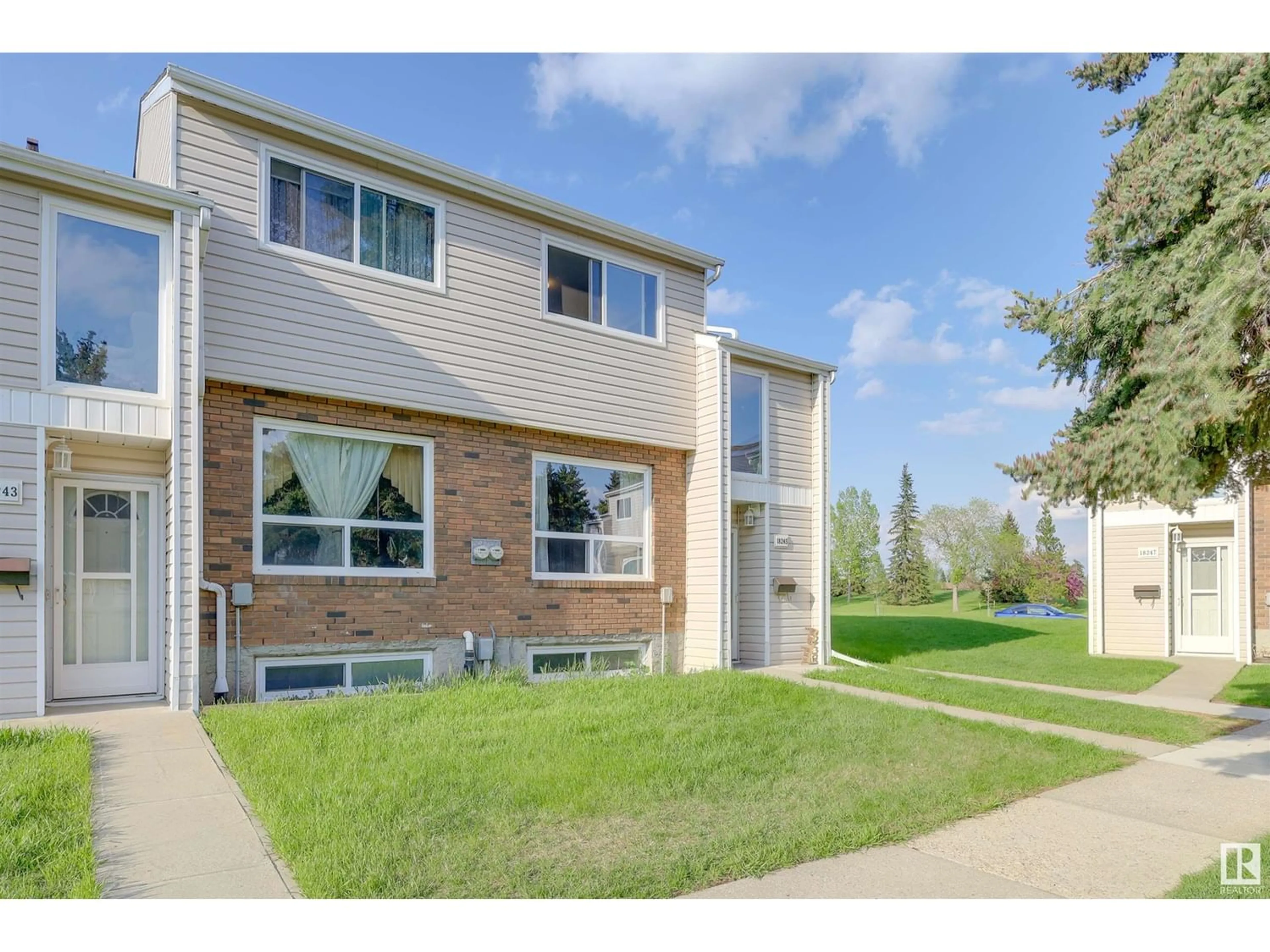 A pic from exterior of the house or condo for 18245 93 AV NW, Edmonton Alberta T5T1V2