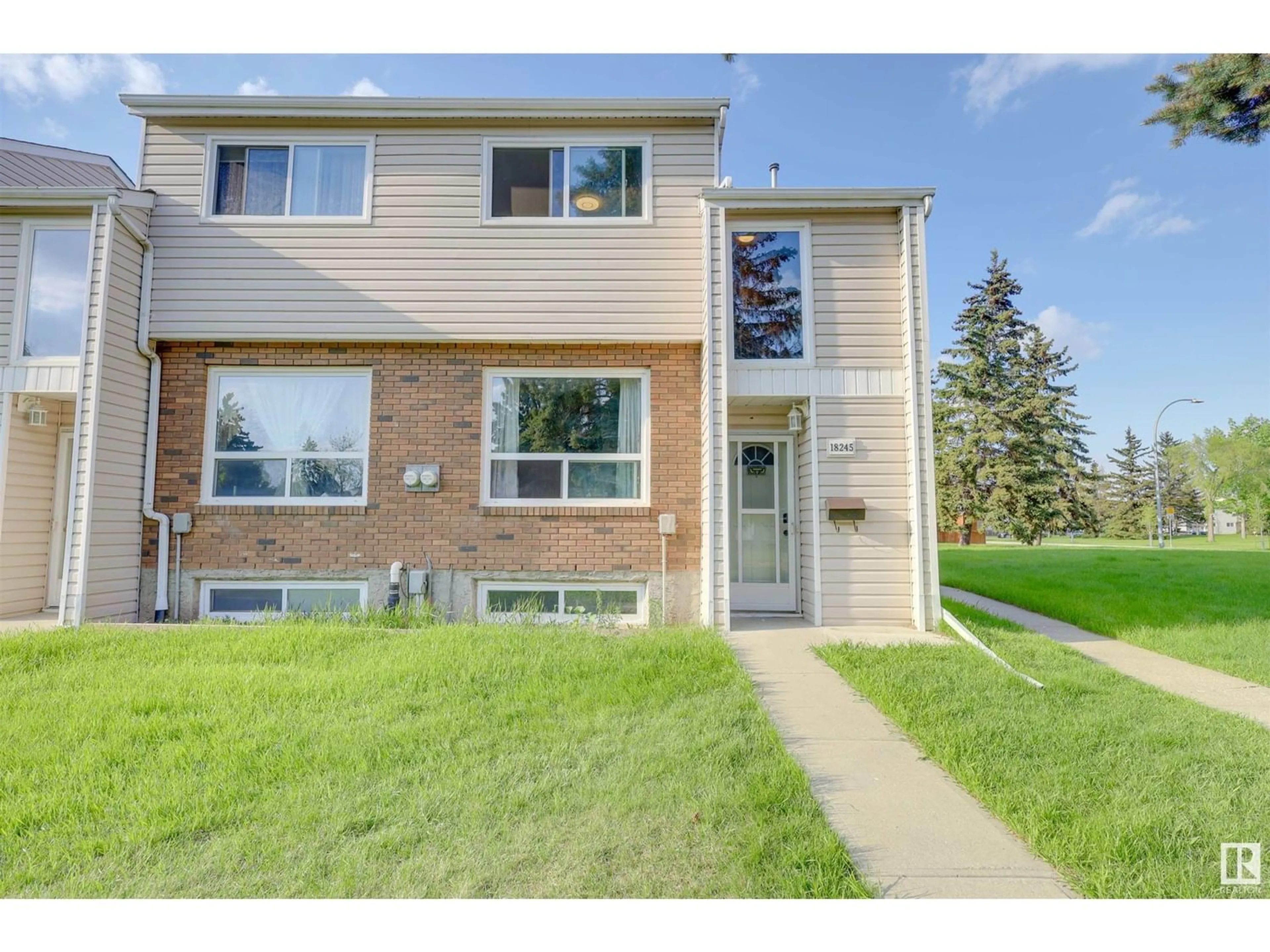 A pic from exterior of the house or condo for 18245 93 AV NW, Edmonton Alberta T5T1V2