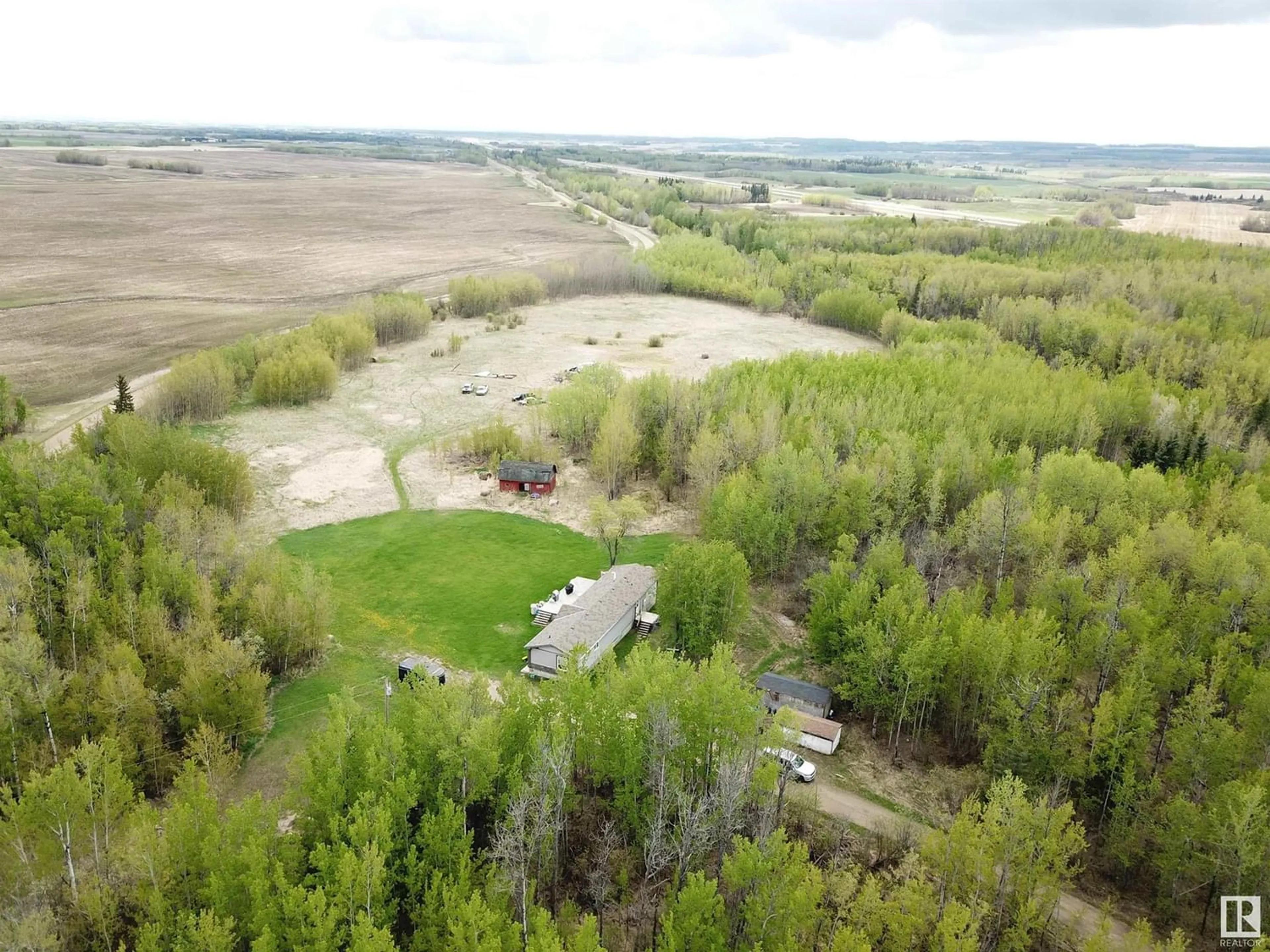 Fenced yard for 9119 HWY 18, Rural Lac Ste. Anne County Alberta T0E0J0