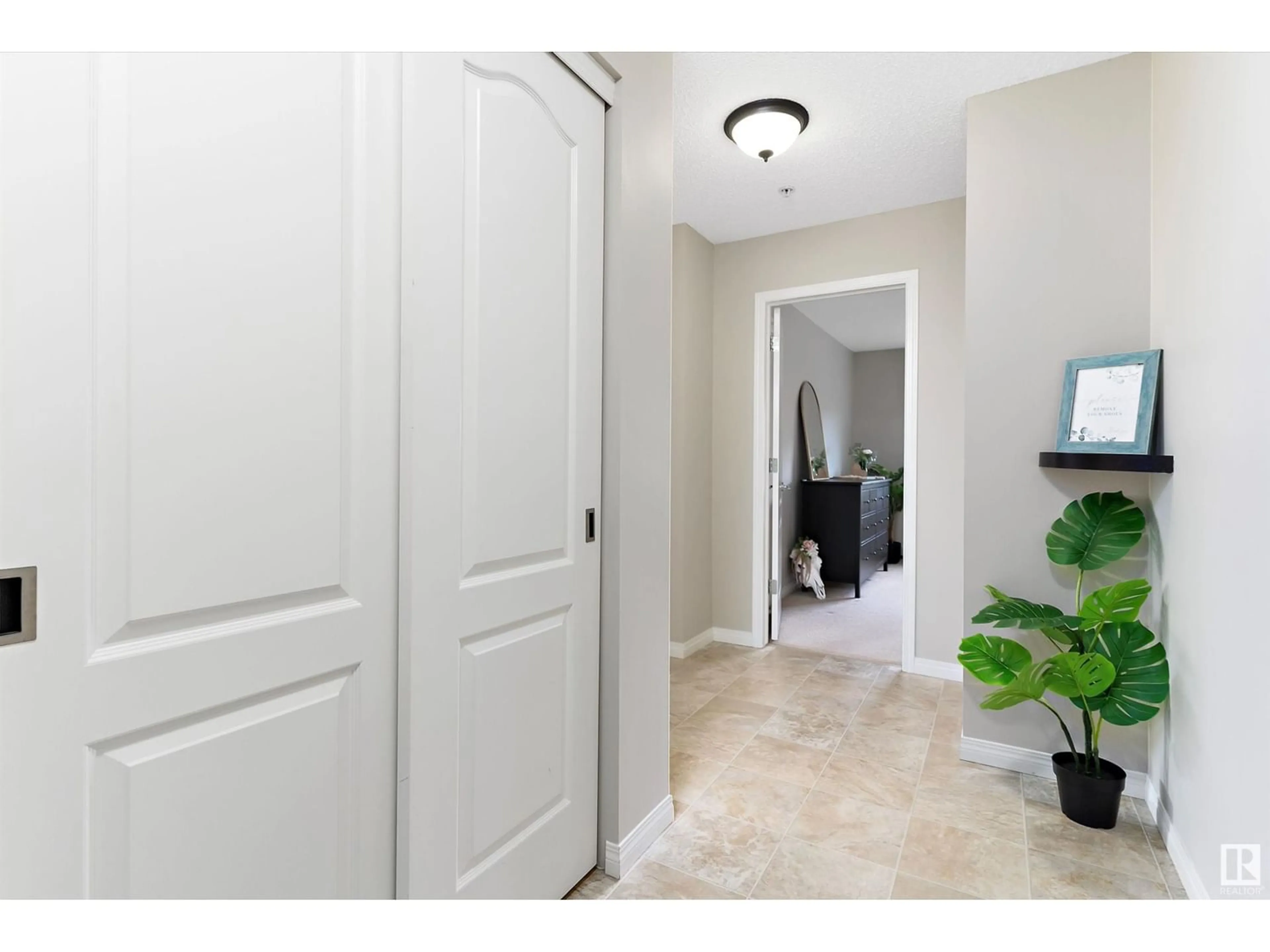 Indoor entryway for #3218 9351 SIMPSON DR NW, Edmonton Alberta T6R0N4