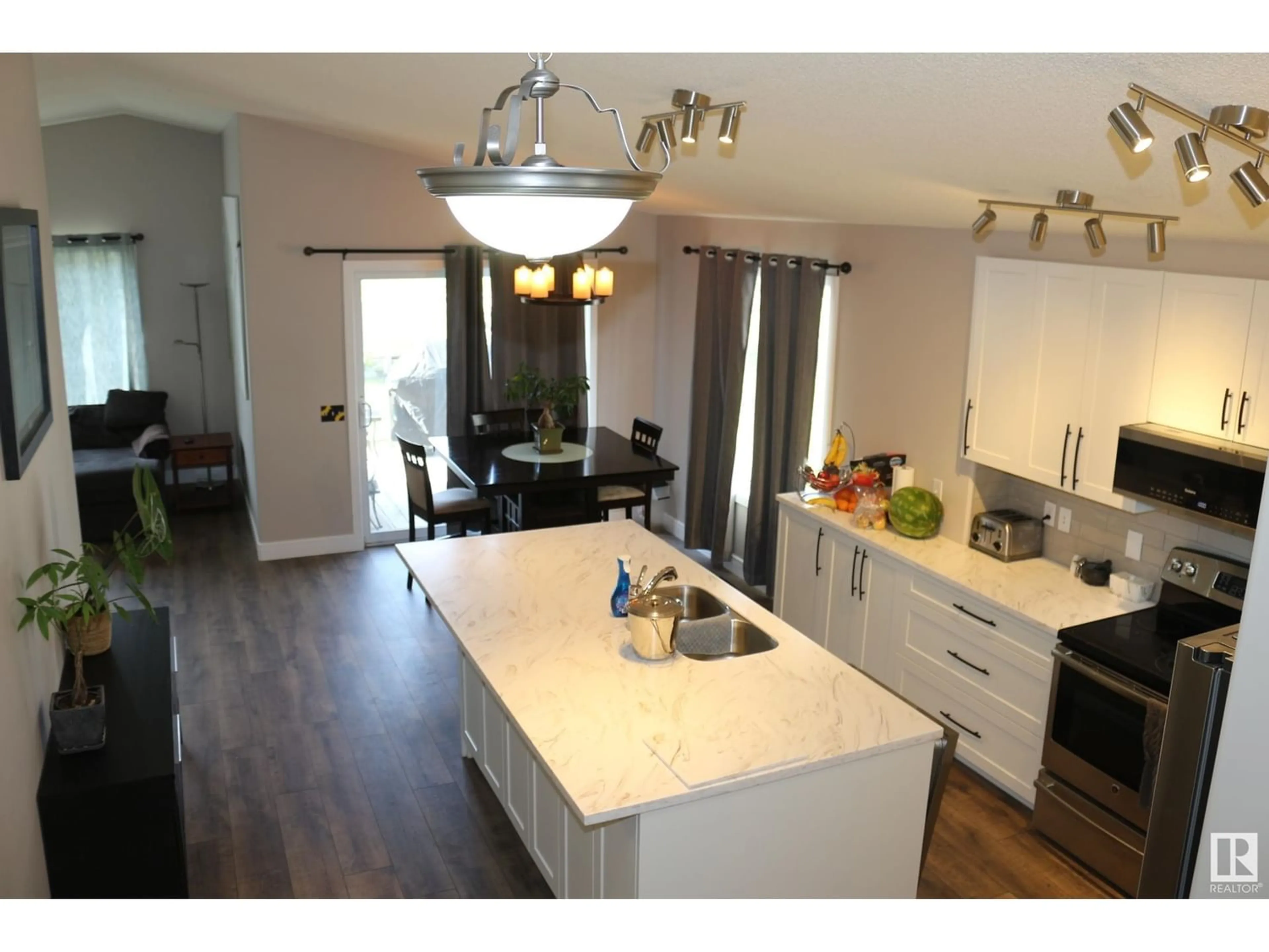 Contemporary kitchen for 249 CORNWALL RD, Sherwood Park Alberta T8H2S9