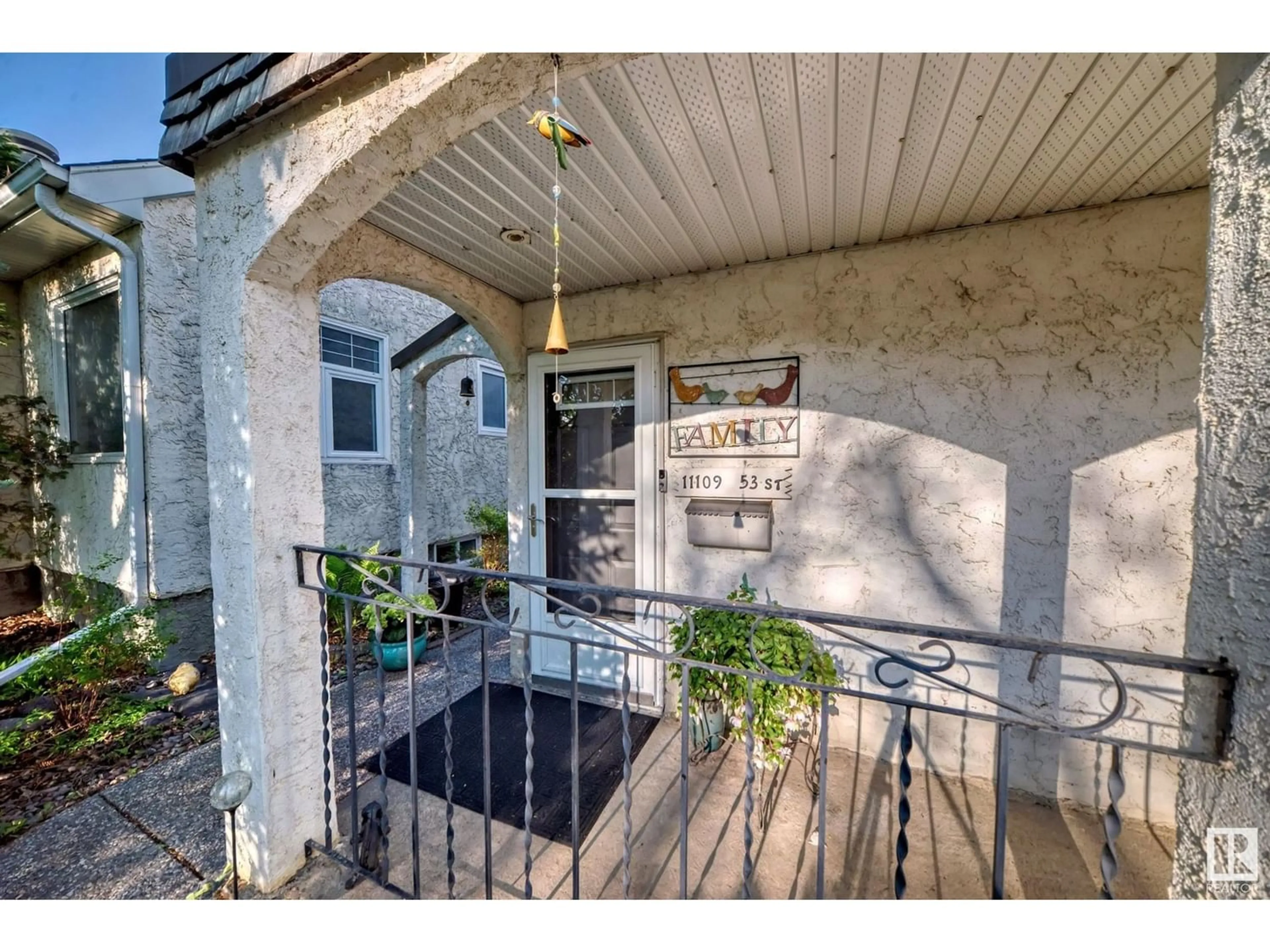 Indoor entryway for 11109 53 ST NW, Edmonton Alberta T5W3K6