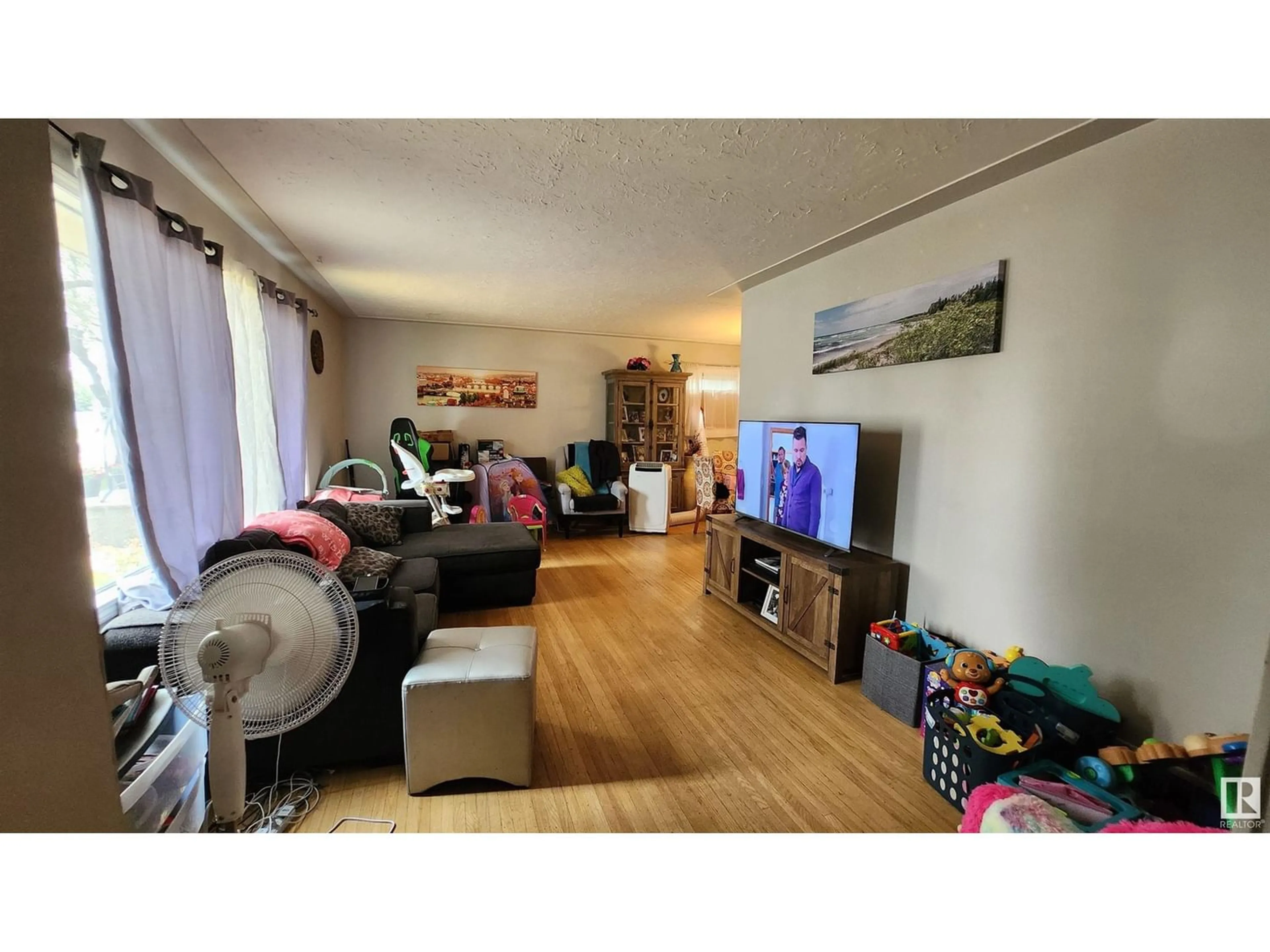 A pic of a room for 9126 152 ST NW, Edmonton Alberta T5R1M4