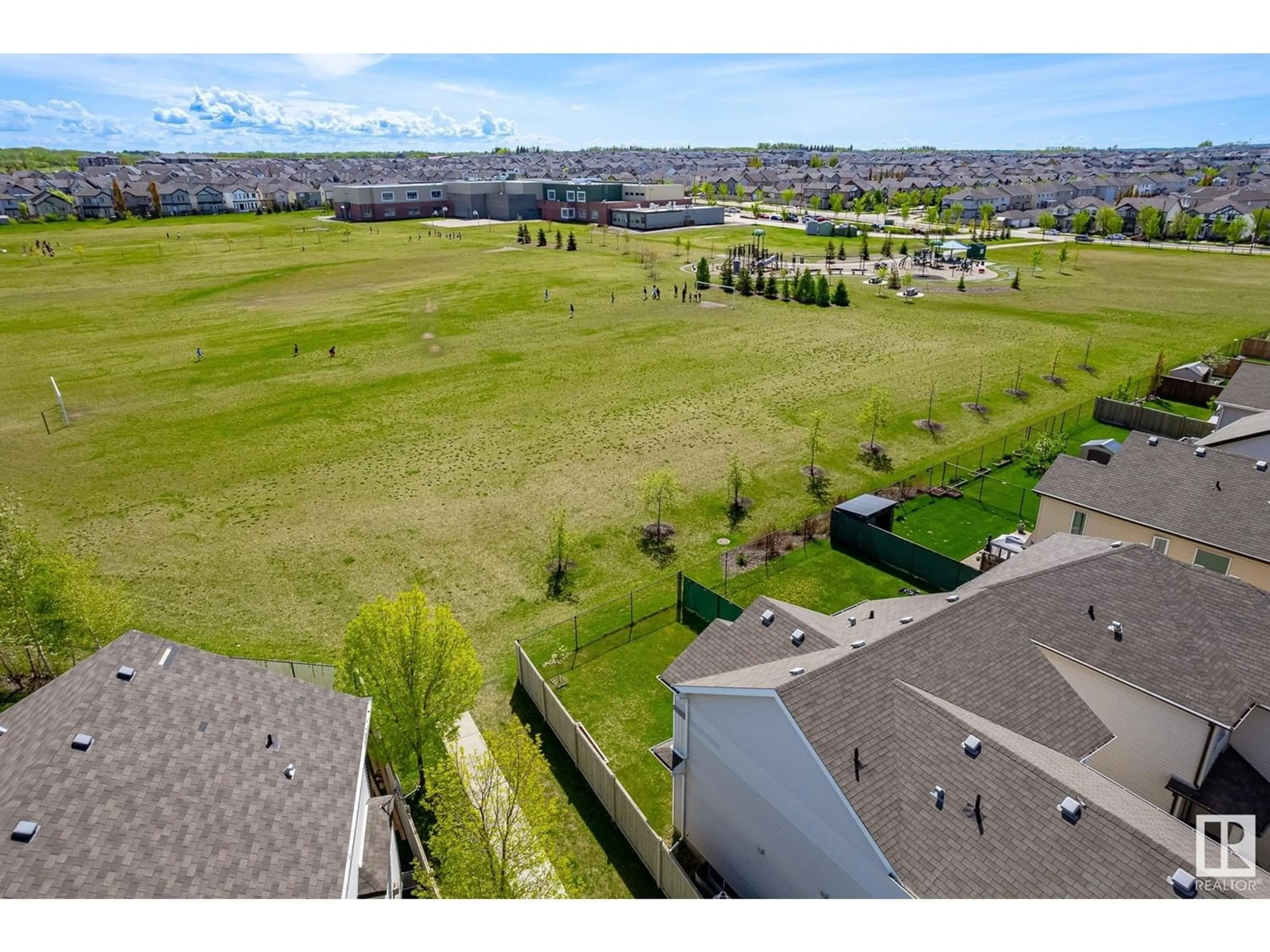 Fenced yard for 1311 60 ST SW, Edmonton Alberta T6X0M7