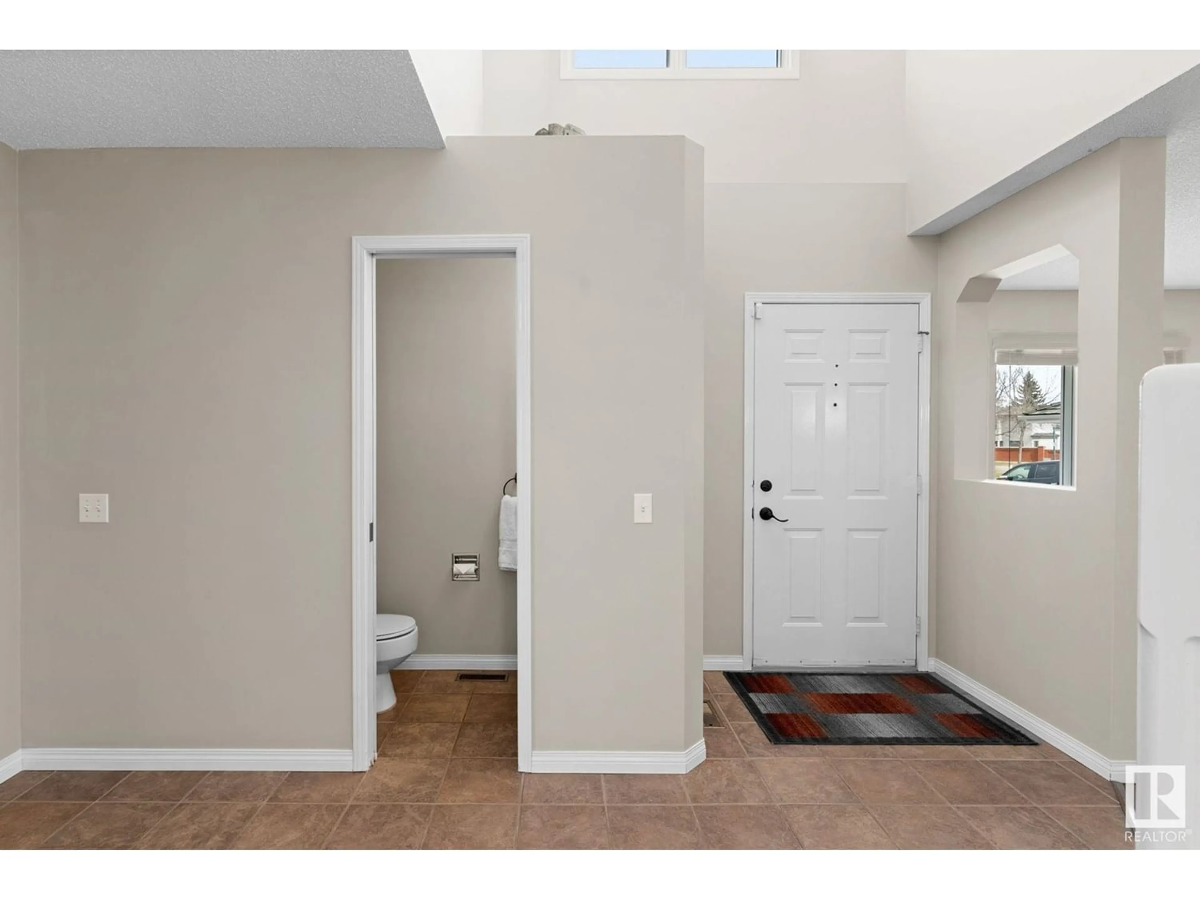 Indoor entryway for 1160 WEDGEWOOD BV NW, Edmonton Alberta T6M2L5