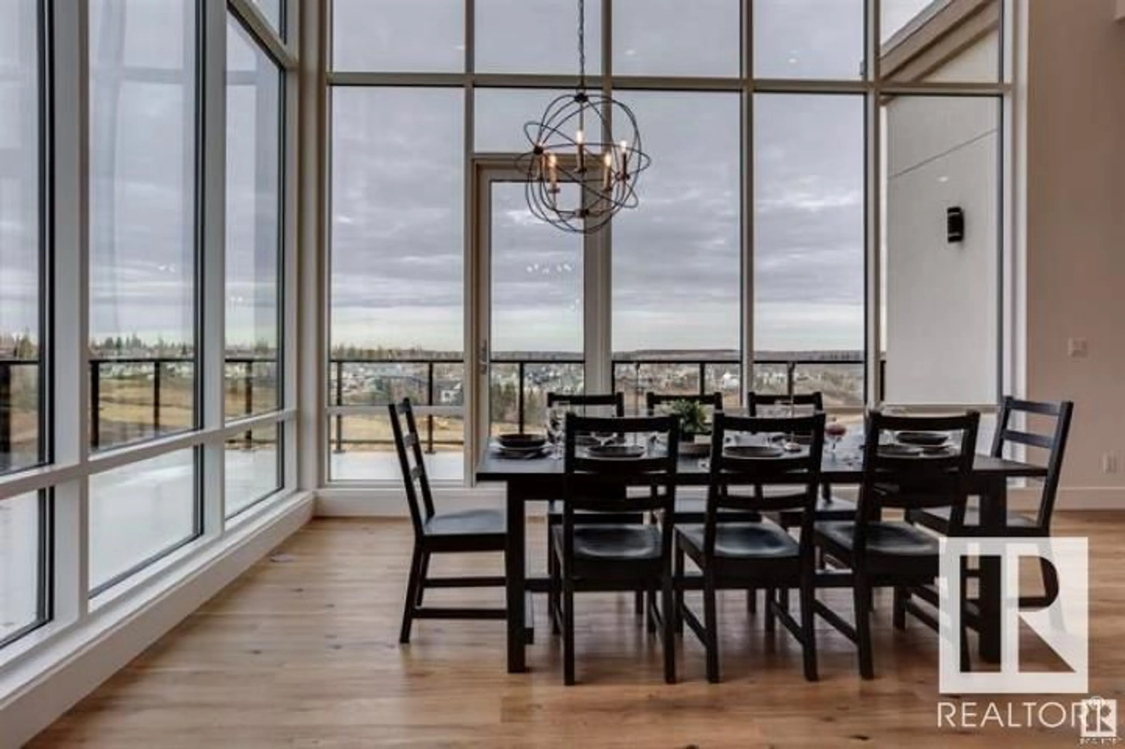 Dining room, wood floors for #1039 200 BELLEROSE DR, St. Albert Alberta T8N7P7