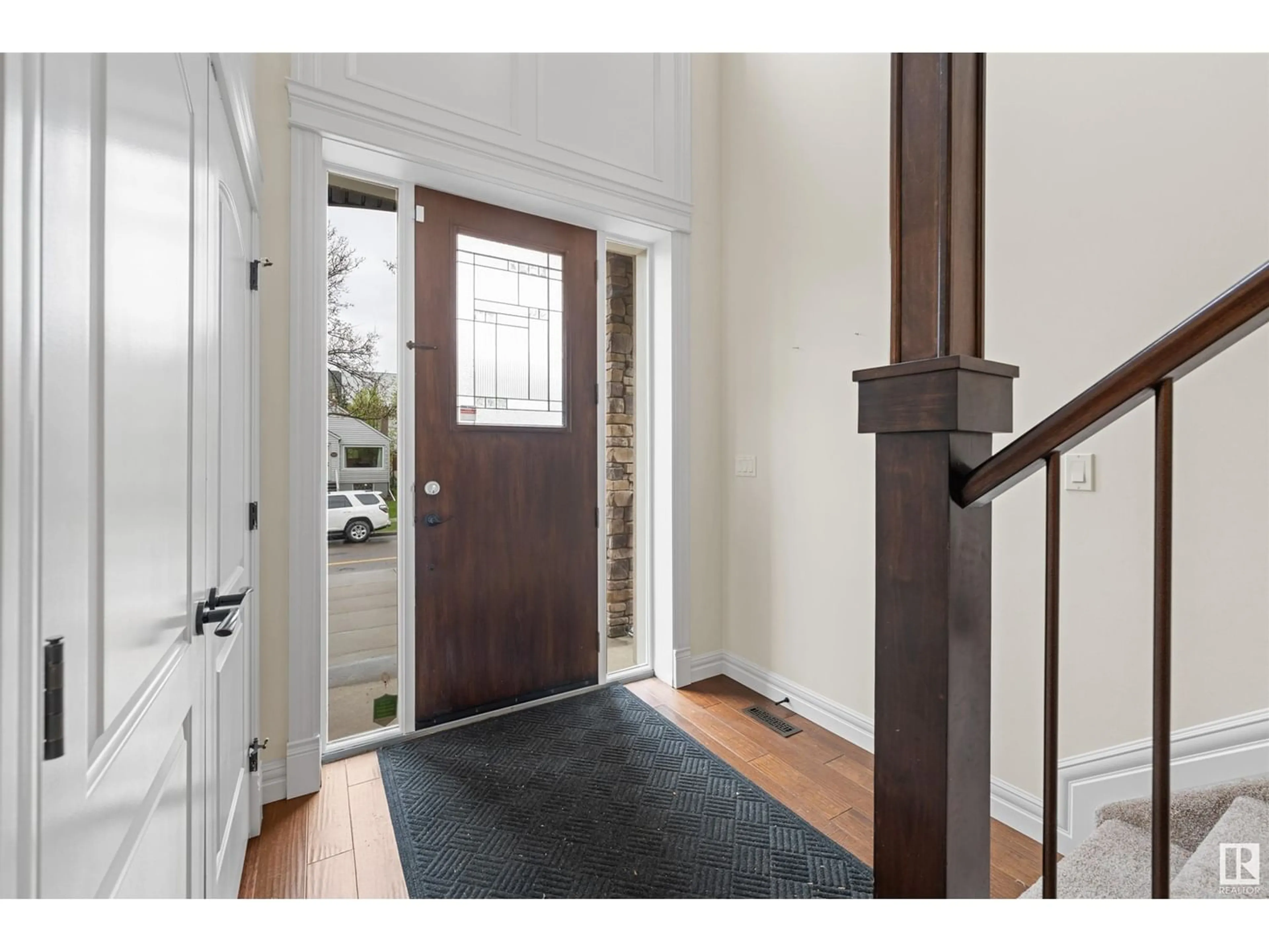 Indoor entryway for 9654 83 AV NW, Edmonton Alberta T6C1C2