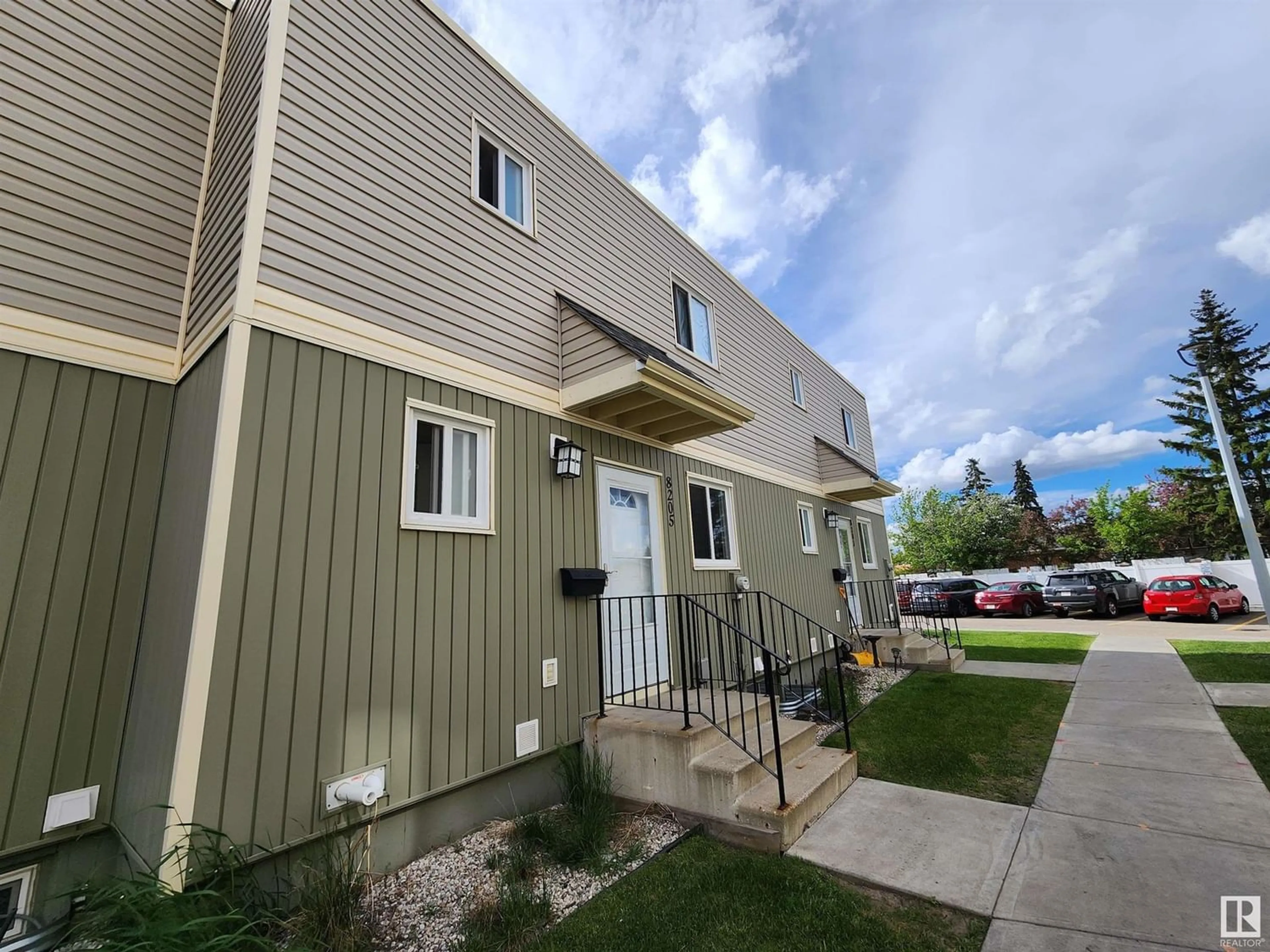 A pic from exterior of the house or condo for 8205 182 ST NW, Edmonton Alberta T5T1L2
