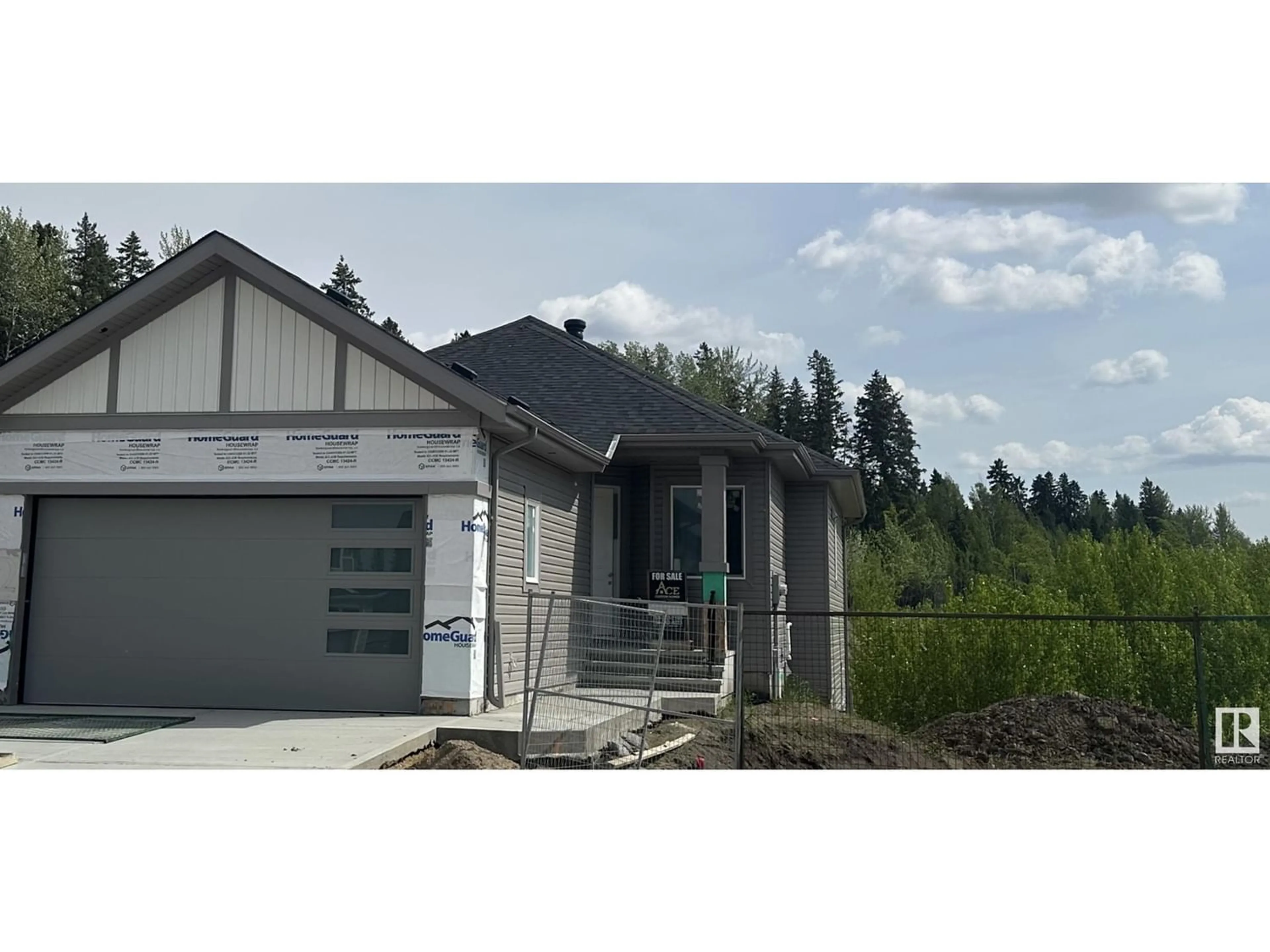 Frontside or backside of a home for 112 MEADOWLINK CM, Spruce Grove Alberta T7X2X3