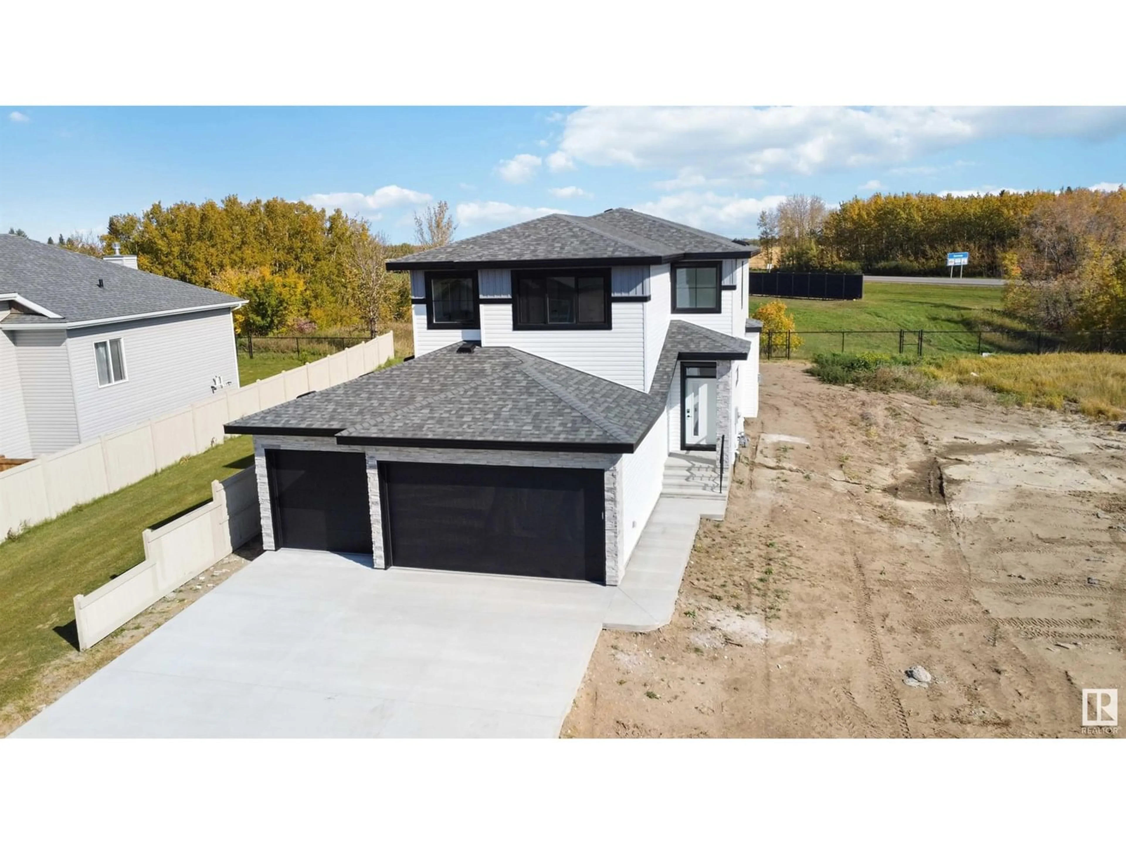 Frontside or backside of a home, the street view for 76 Maple CR, Gibbons Alberta T0A1N0