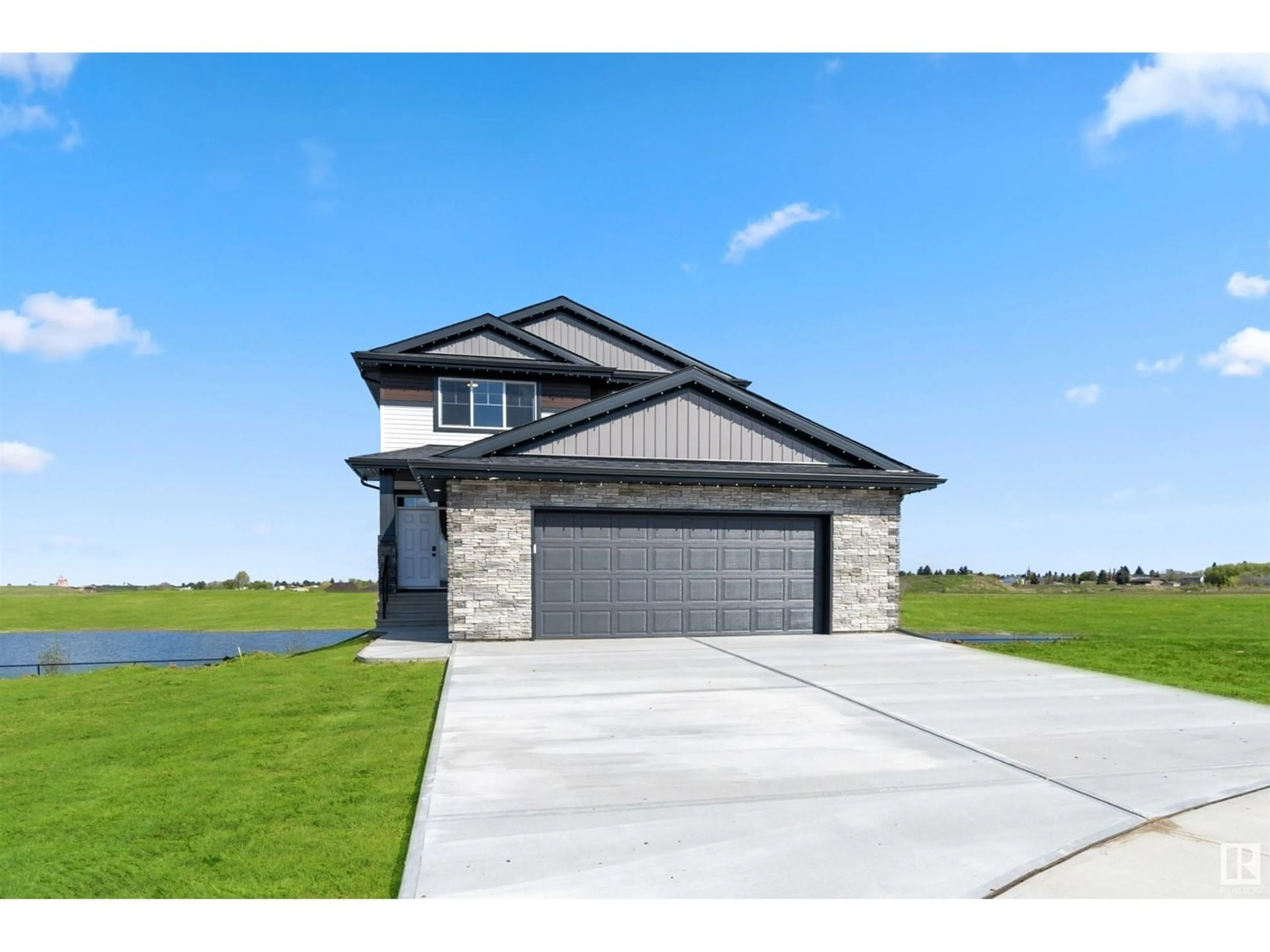 Frontside or backside of a home, the street view for 72 Maple CR, Gibbons Alberta T0A1N0