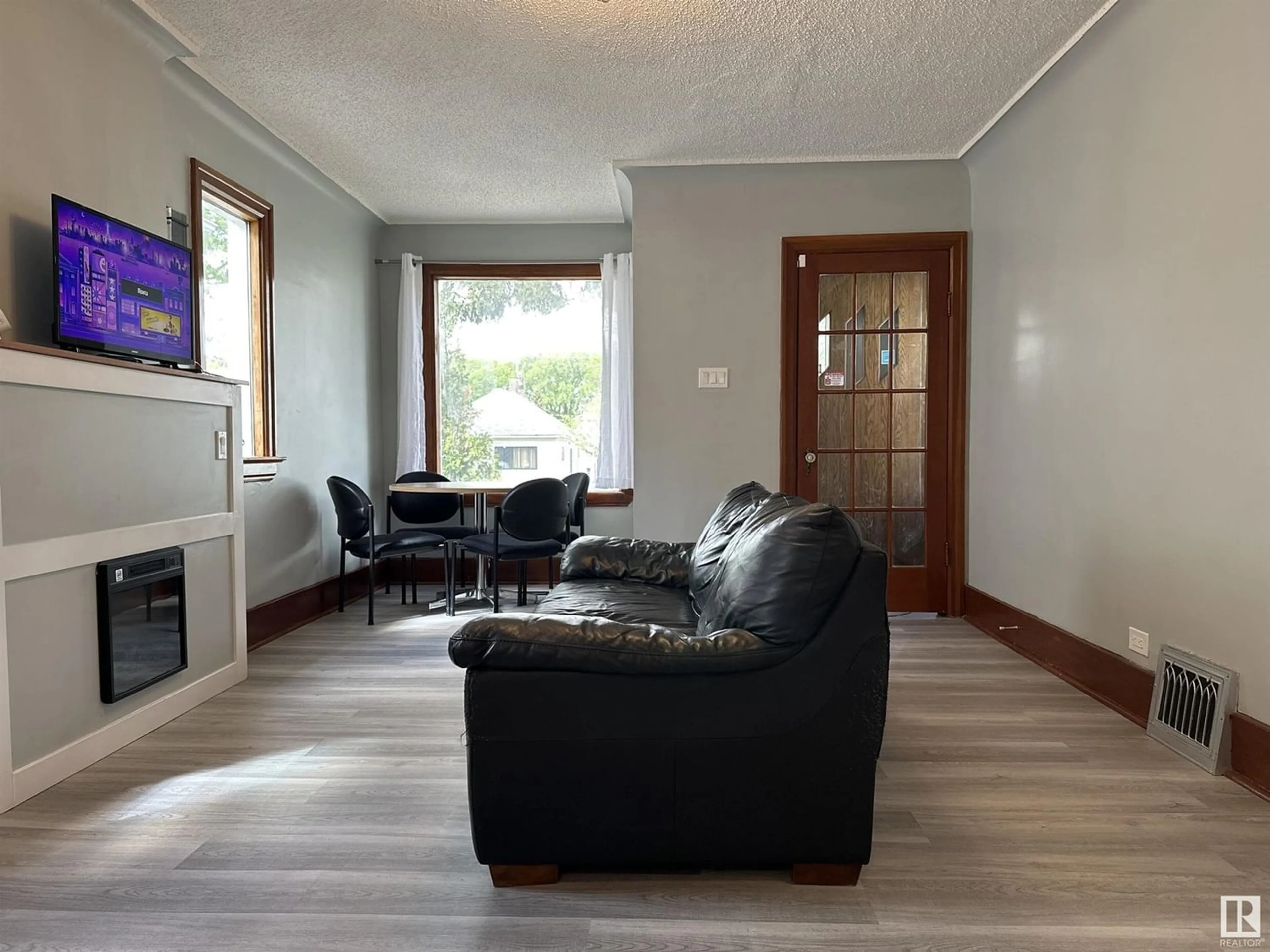 Living room for 12063 94 ST NW, Edmonton Alberta T5G1J8