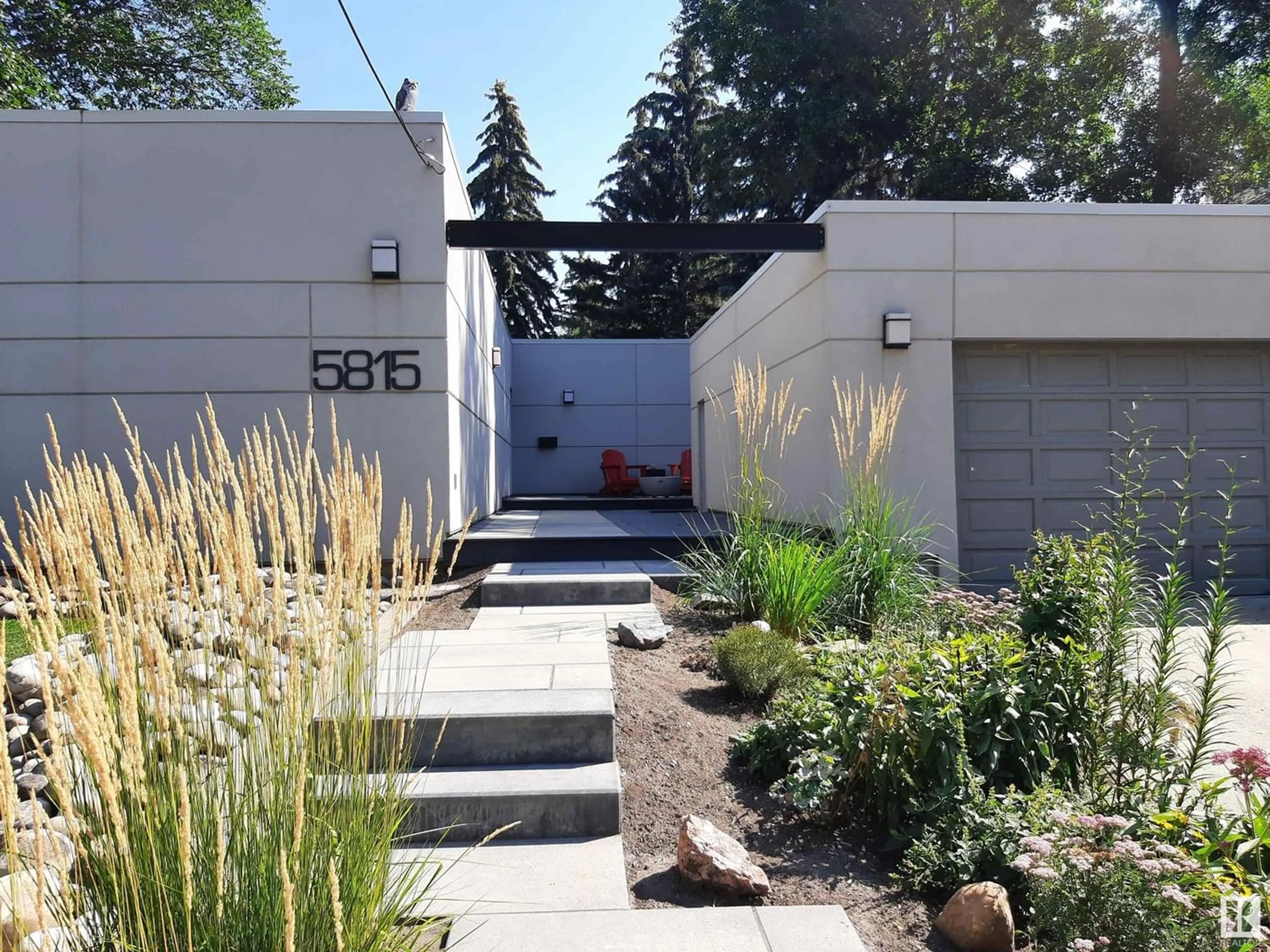 Indoor entryway for 5815 107 ST NW, Edmonton Alberta T6H2X6