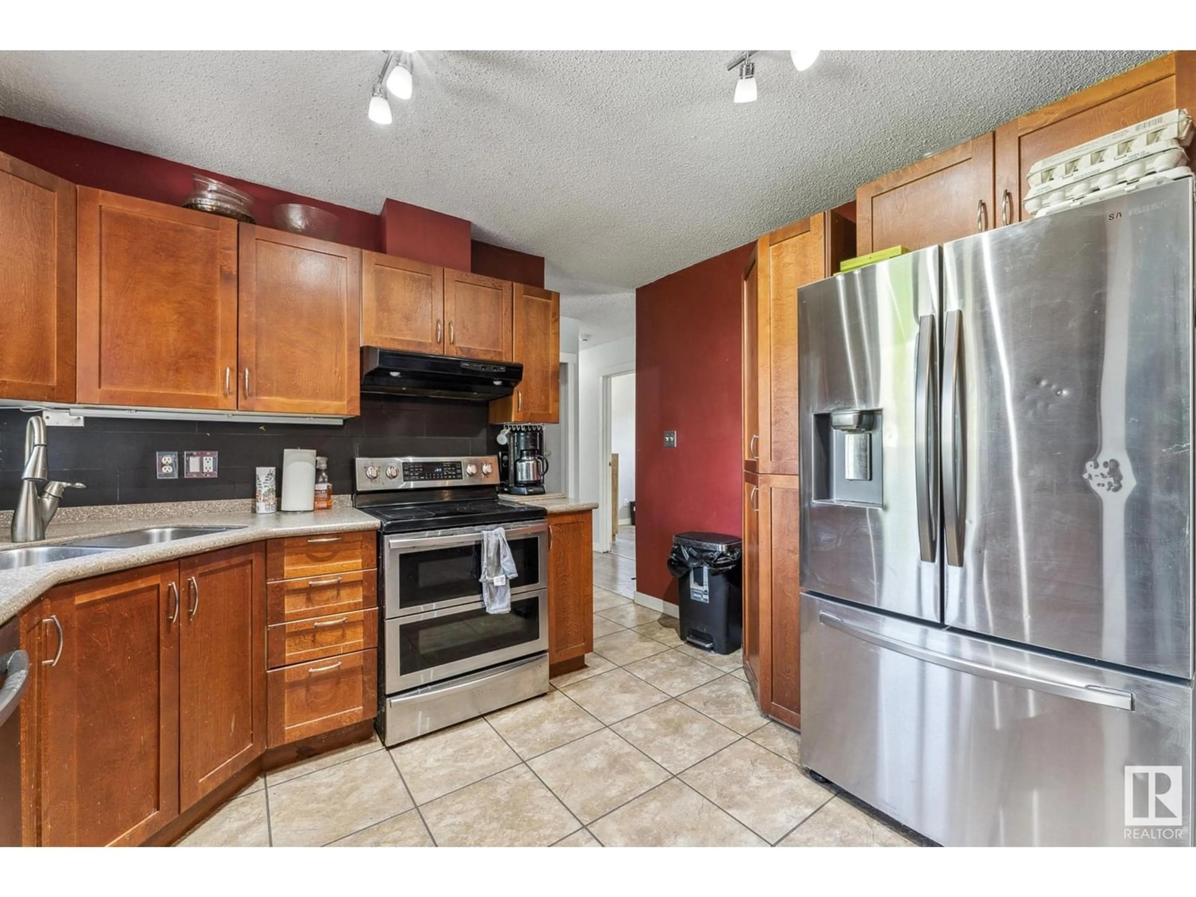 Standard kitchen for 14016 21 ST NW, Edmonton Alberta T5Y1C6