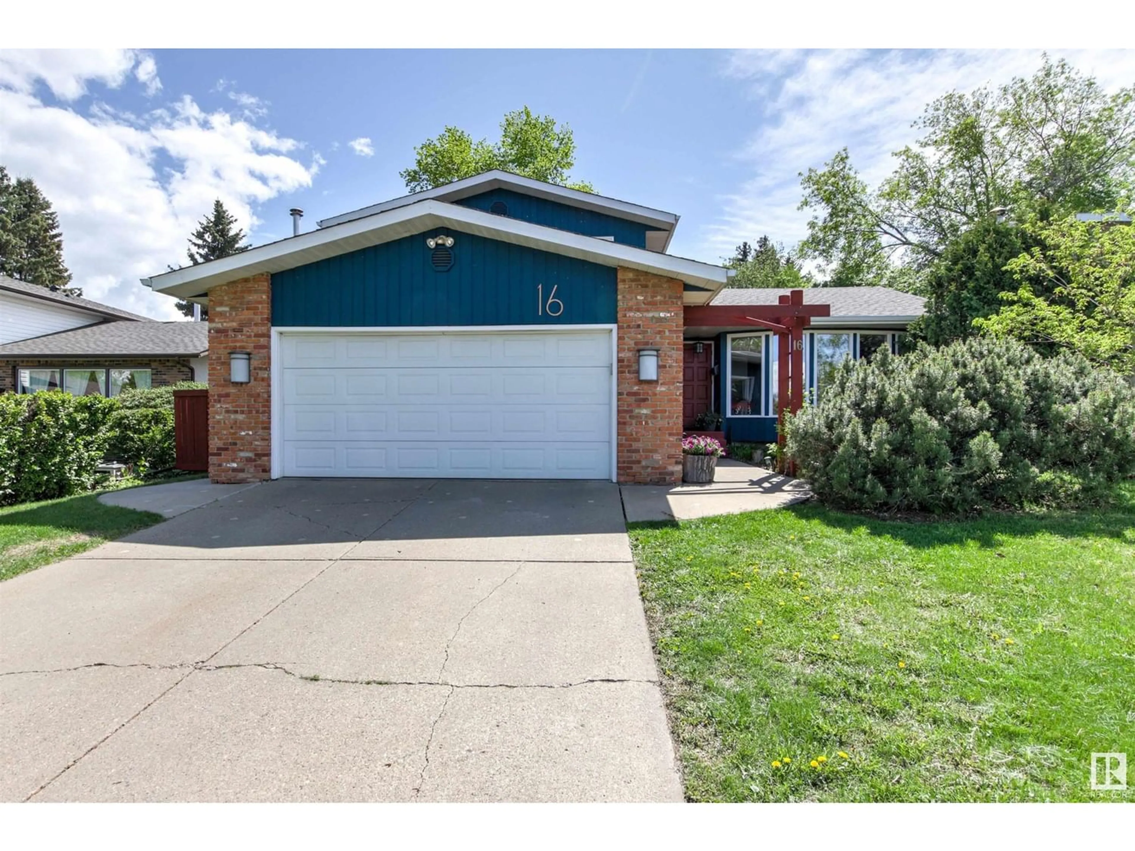 Frontside or backside of a home for 16 FAIRFAX CR, St. Albert Alberta T8N1Y1
