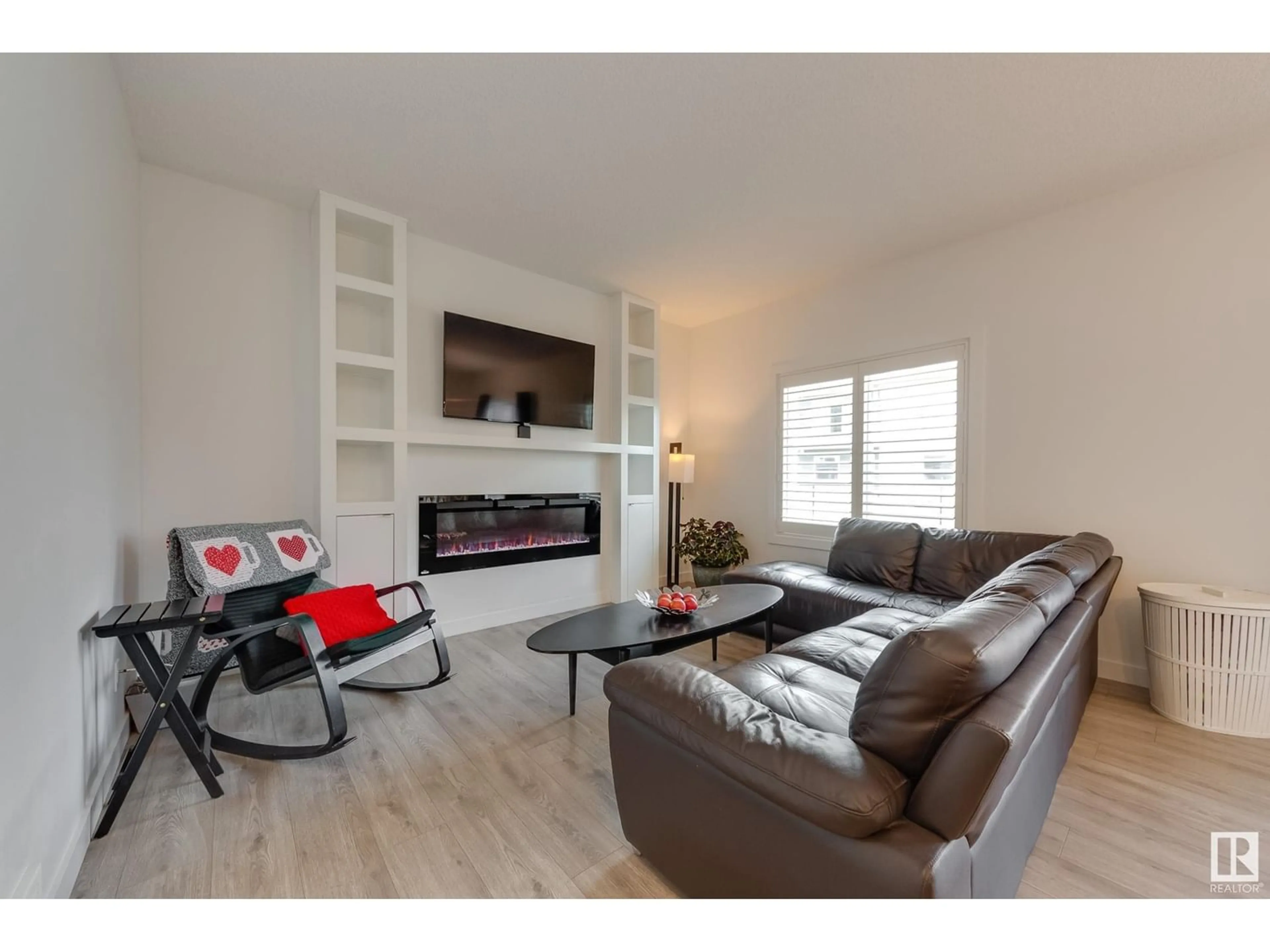 Living room for 28 JUNEAU WY, St. Albert Alberta T8N7V7