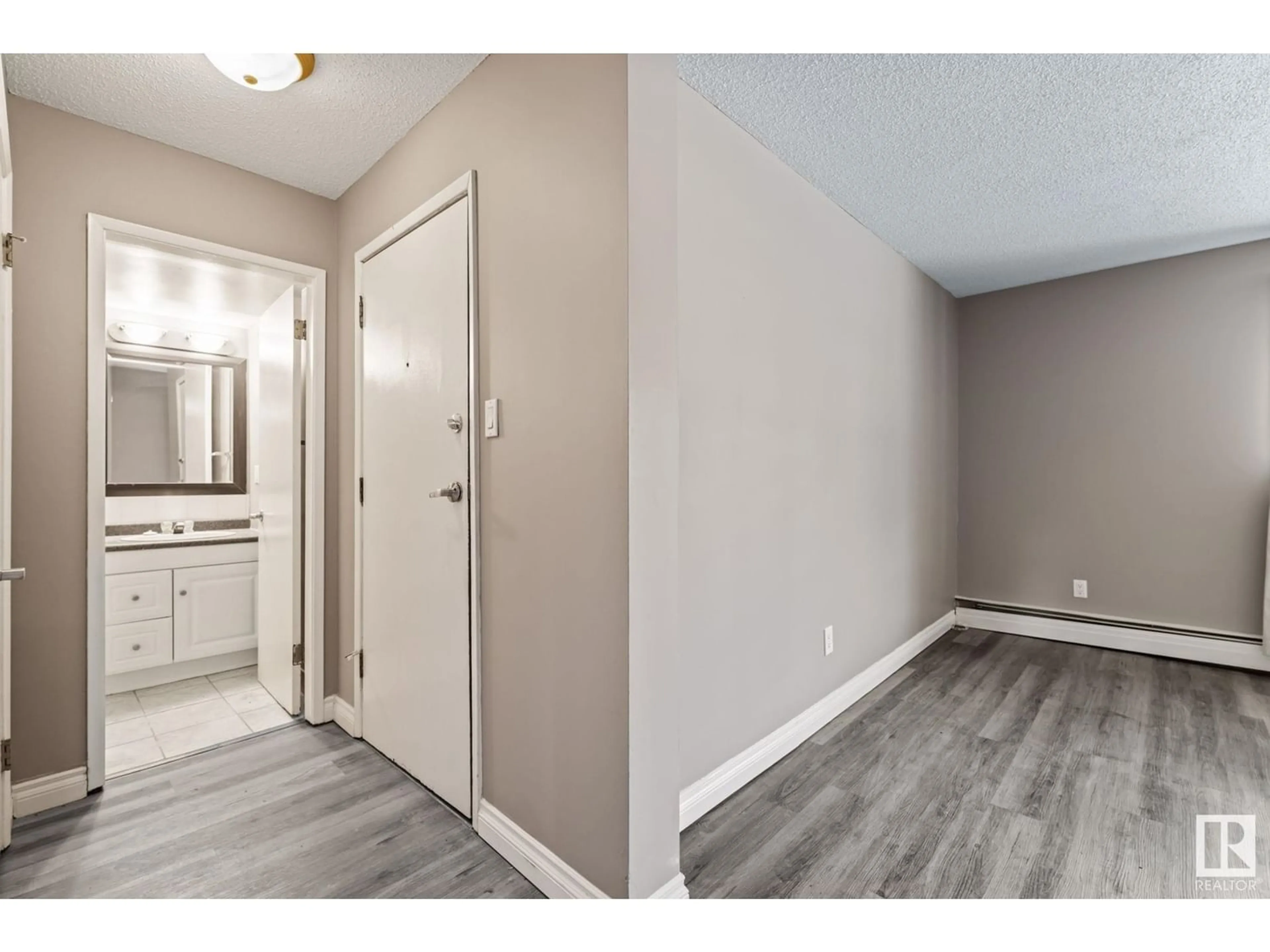 Indoor entryway for #104 10415 93 ST NW NW, Edmonton Alberta T5H1X5