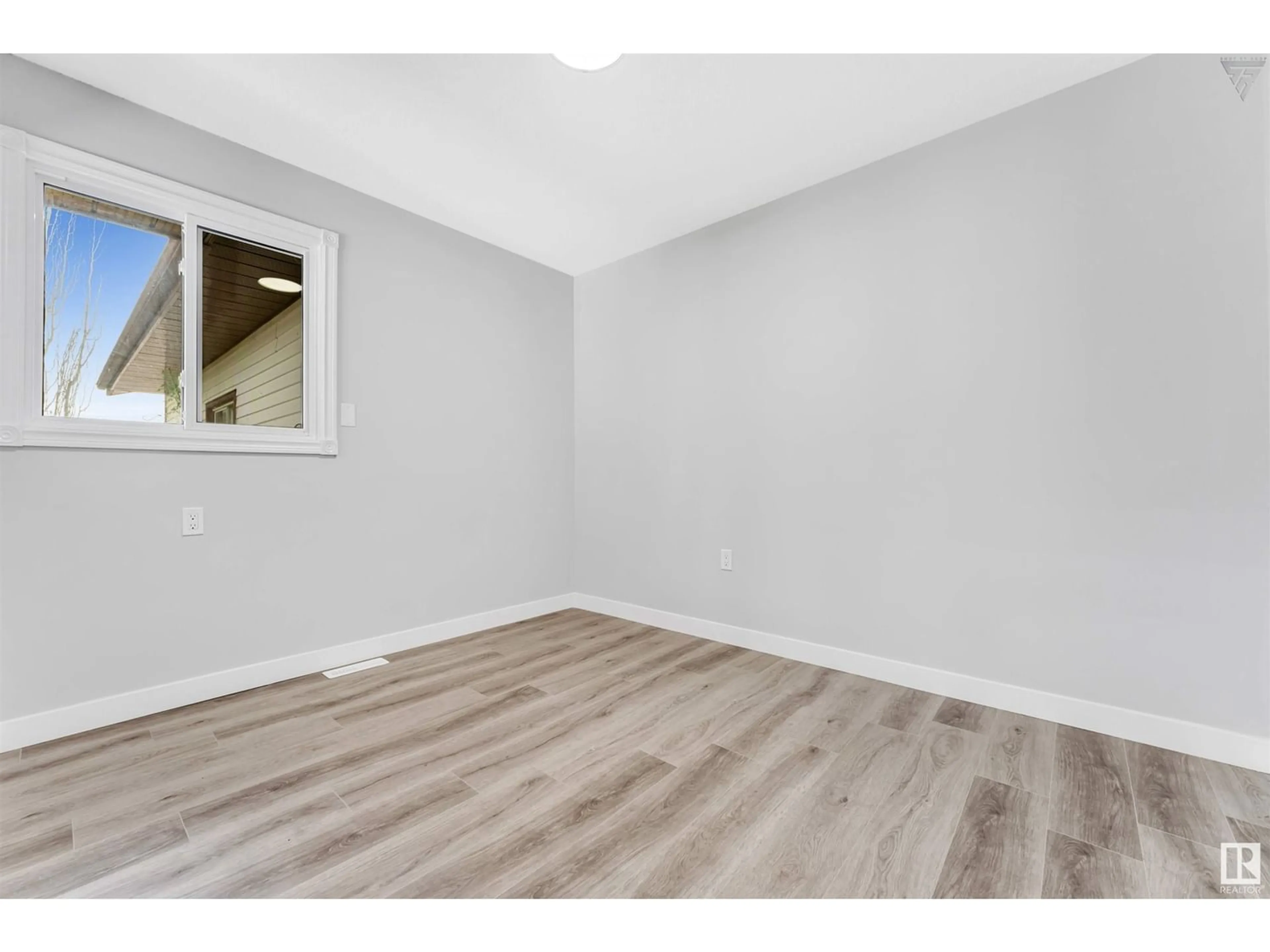 A pic of a room for 1757 49a ST NW, Edmonton Alberta T6L2Y6