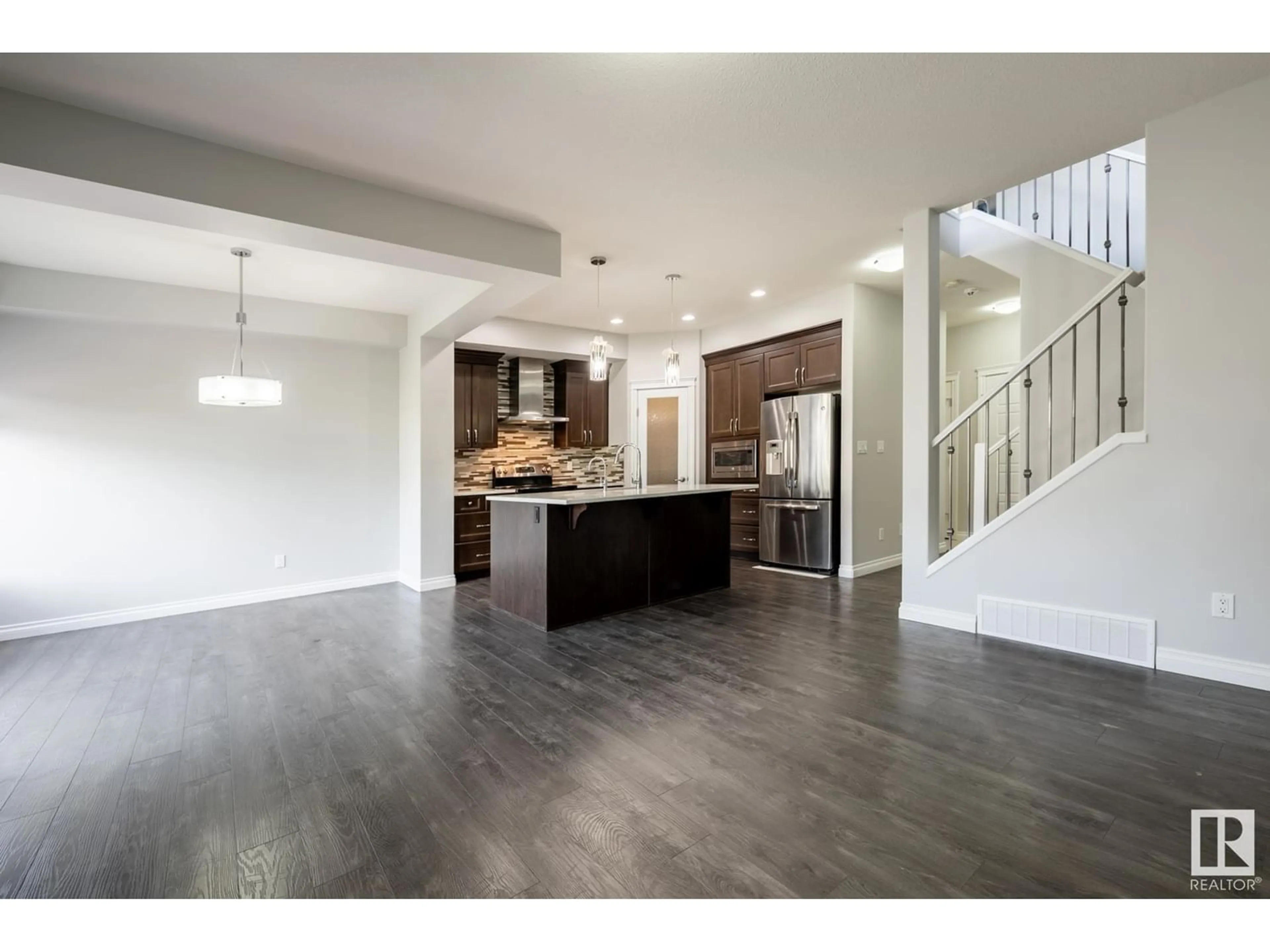 Contemporary kitchen for 8120 225 ST NW, Edmonton Alberta T5T7G6
