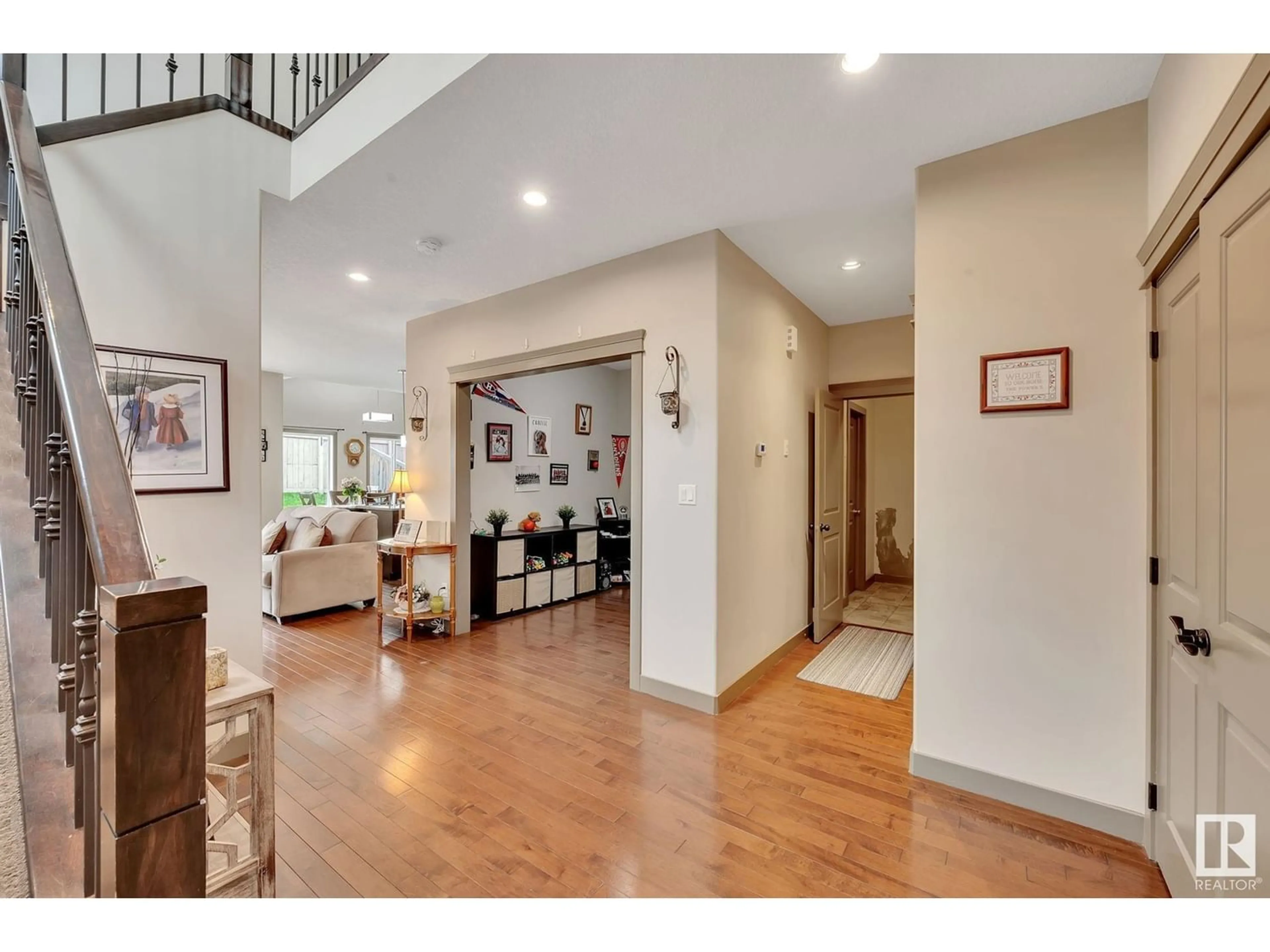 Indoor foyer for 1144 Foxwood CR, Sherwood Park Alberta T8A4X4