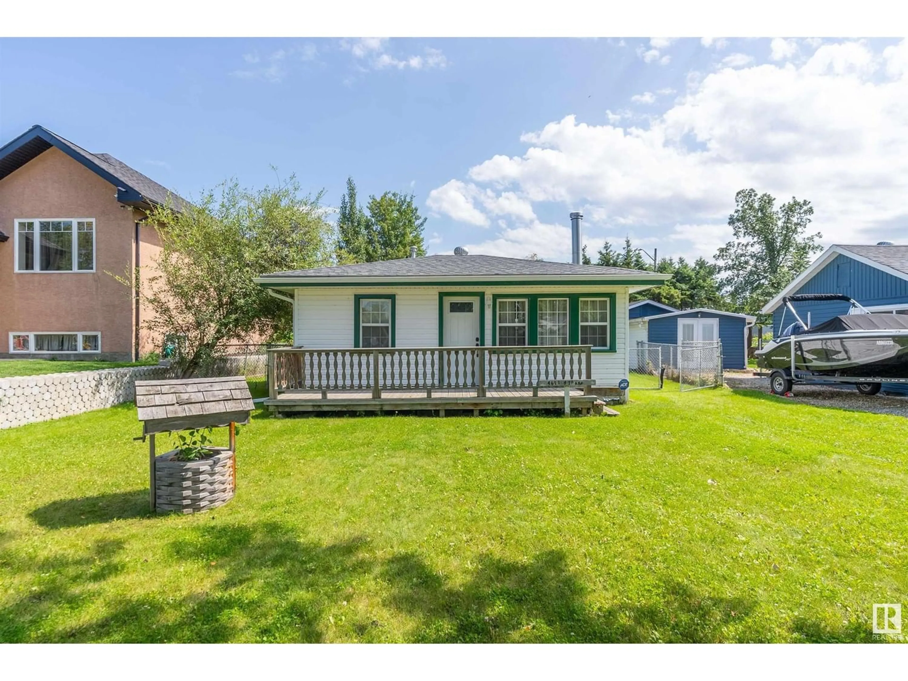 Cottage for 4611 47a Ave, Rural Lac Ste. Anne County Alberta T0E0A0