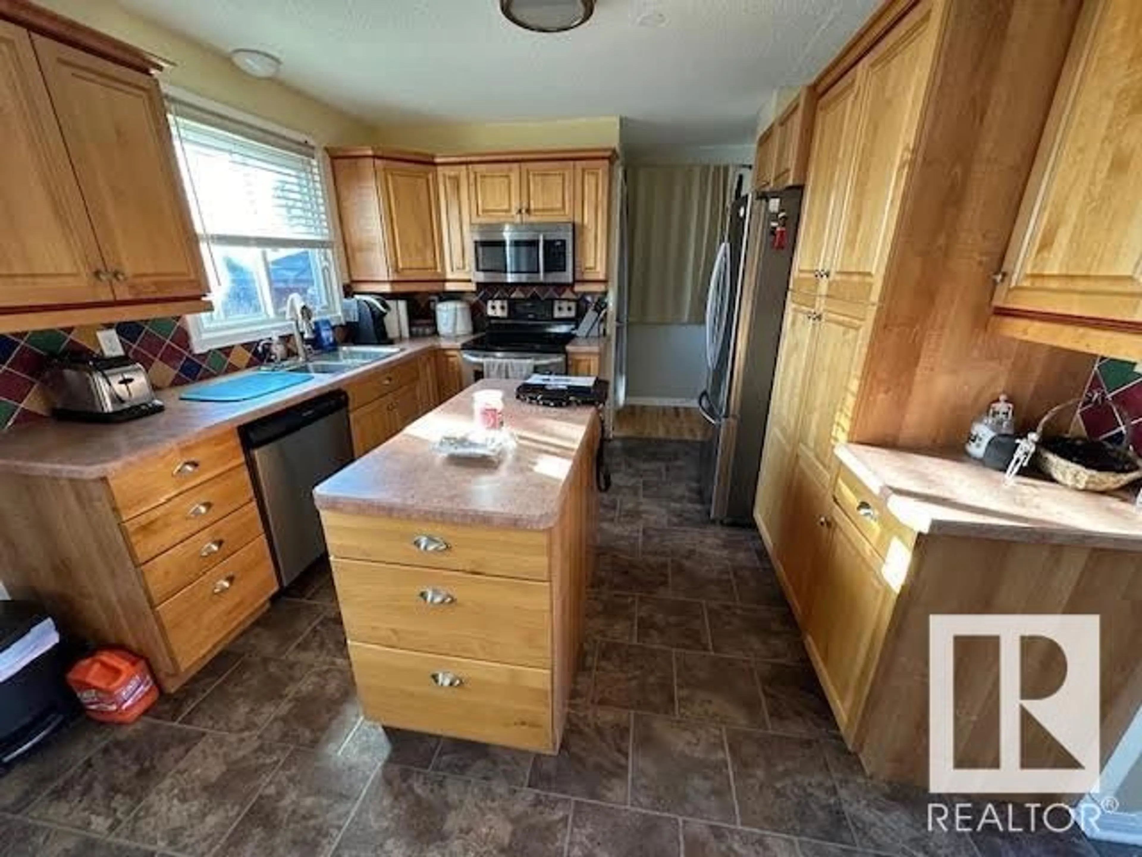 Kitchen for 8123 34A AV NW, Edmonton Alberta T6K0B5