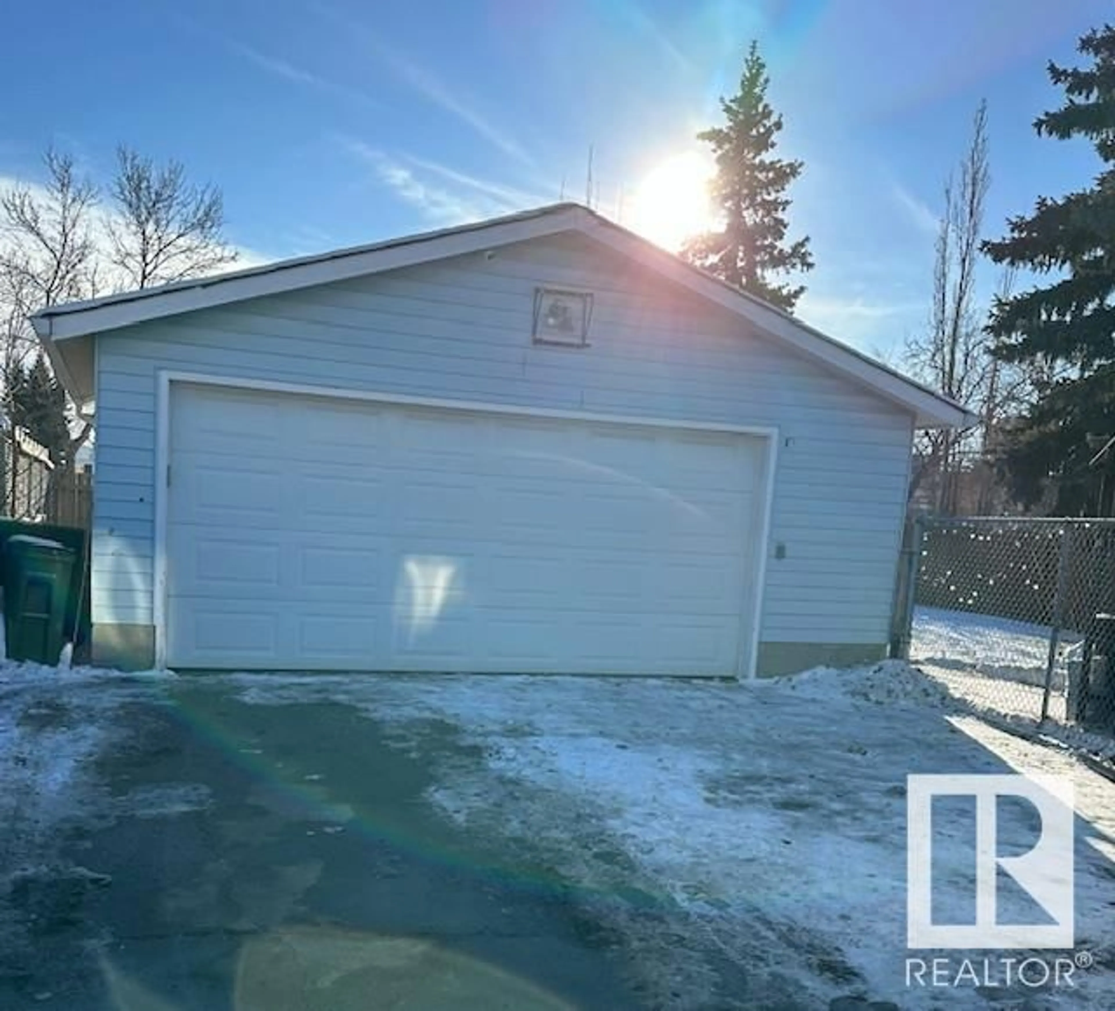 Indoor garage for 8123 34A AV NW, Edmonton Alberta T6K0B5