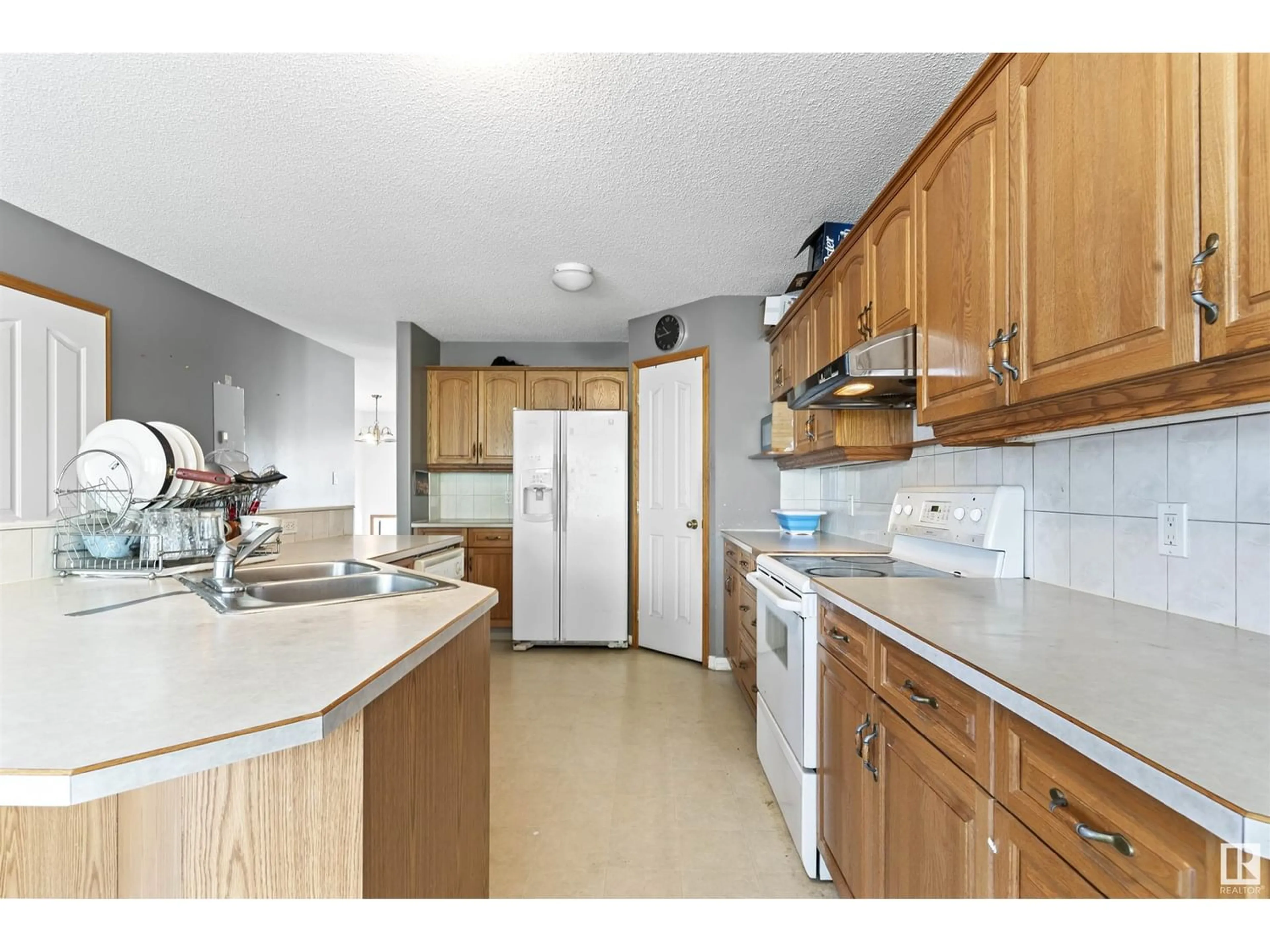 Standard kitchen, wood floors, cottage for 3744 28 ST NW, Edmonton Alberta T6T1M3