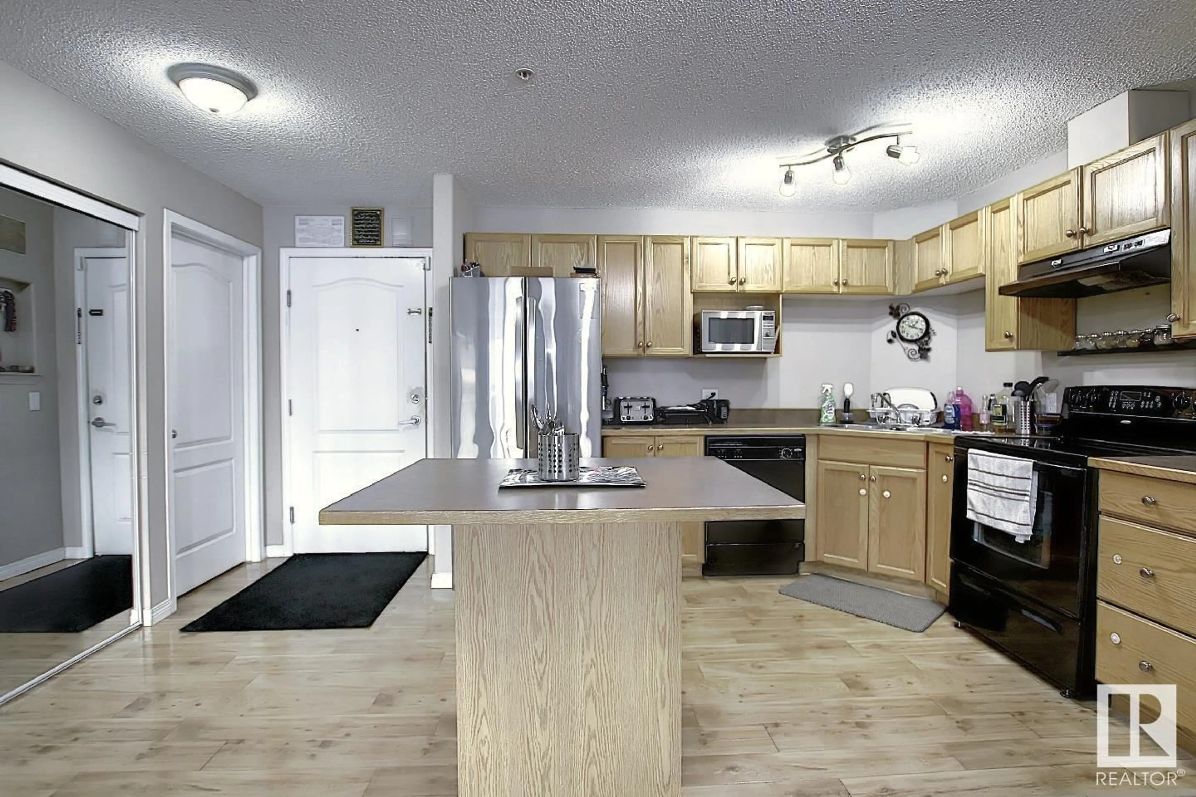 Standard kitchen for #118 5350 199 ST NW, Edmonton Alberta T6M0A4