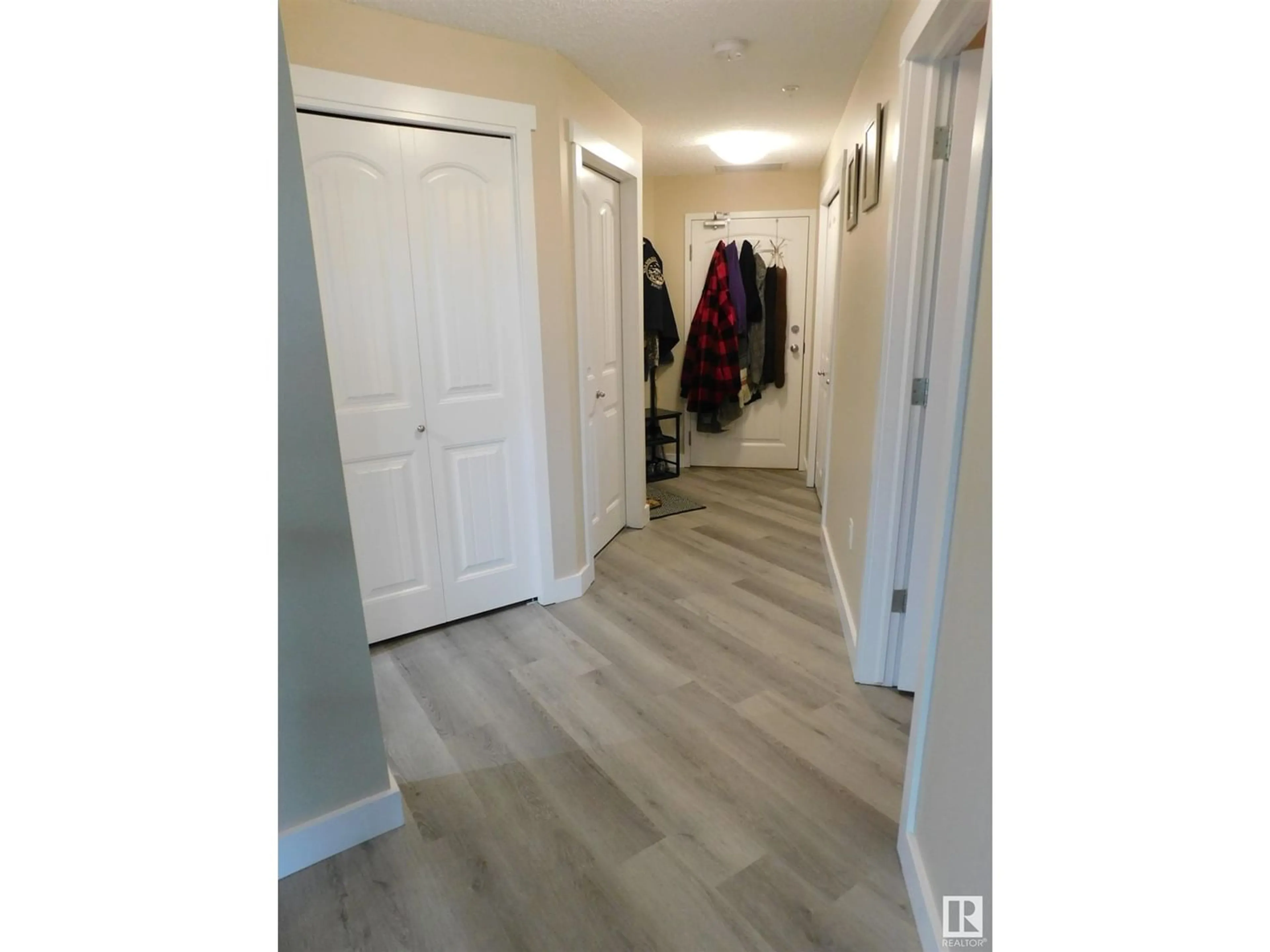 Indoor entryway for #209 4922 52 ST, Gibbons Alberta T0A1N0