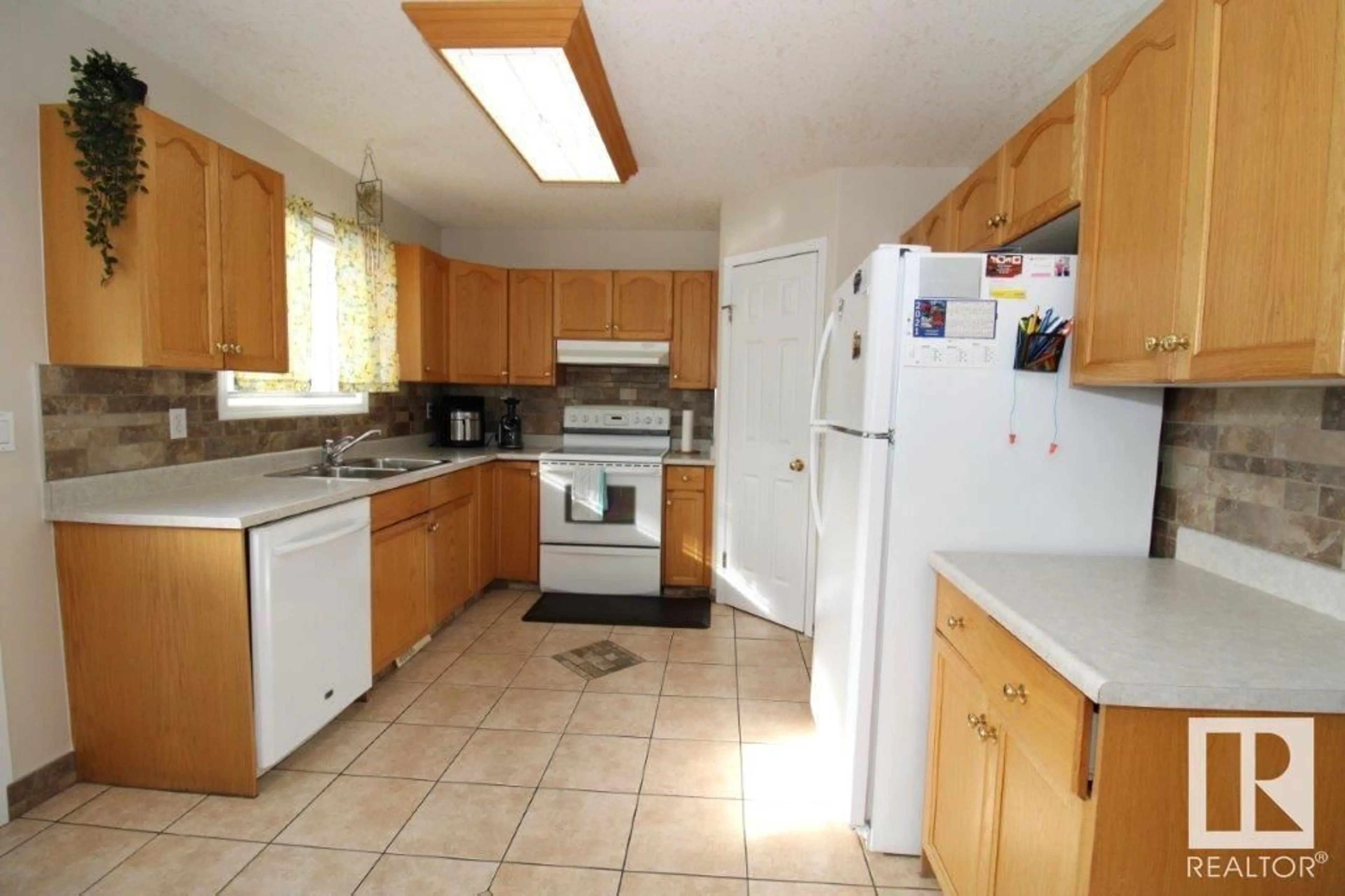 Standard kitchen for 14504 49 ST NW, Edmonton Alberta T5Y2X8