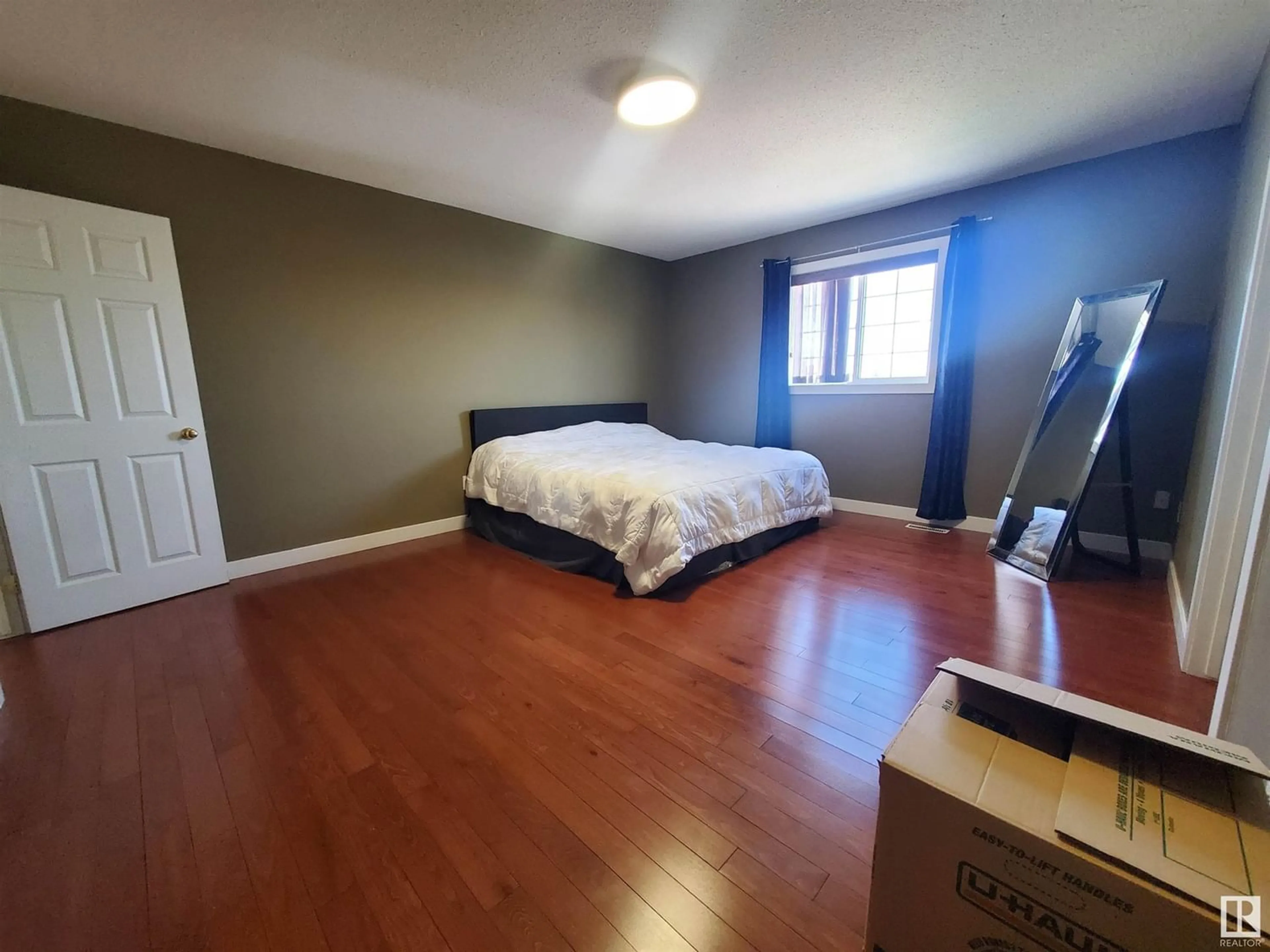 A pic of a room for 14504 49 ST NW, Edmonton Alberta T5Y2X8